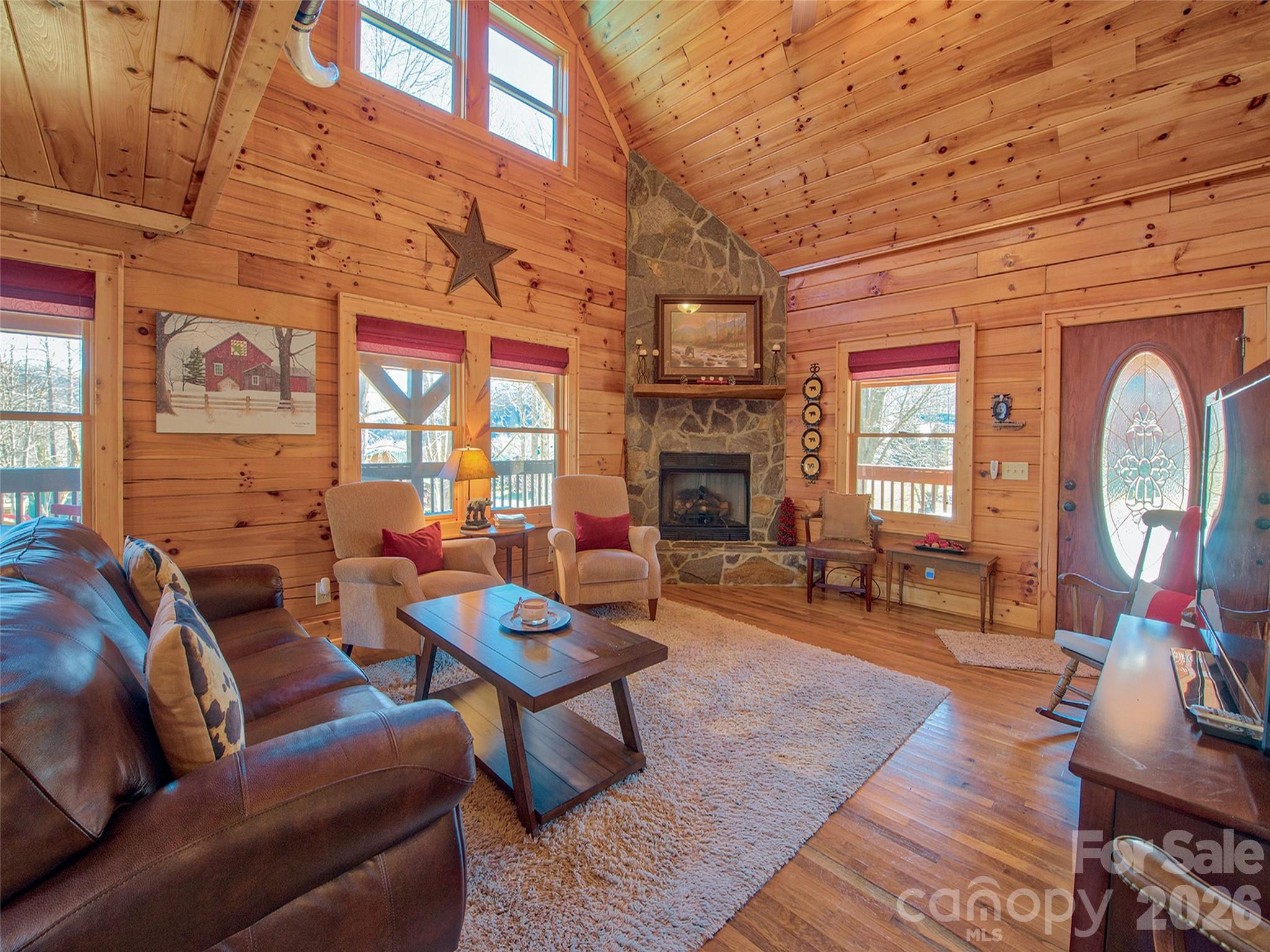 547 Panoramic Loop Property Photo 13