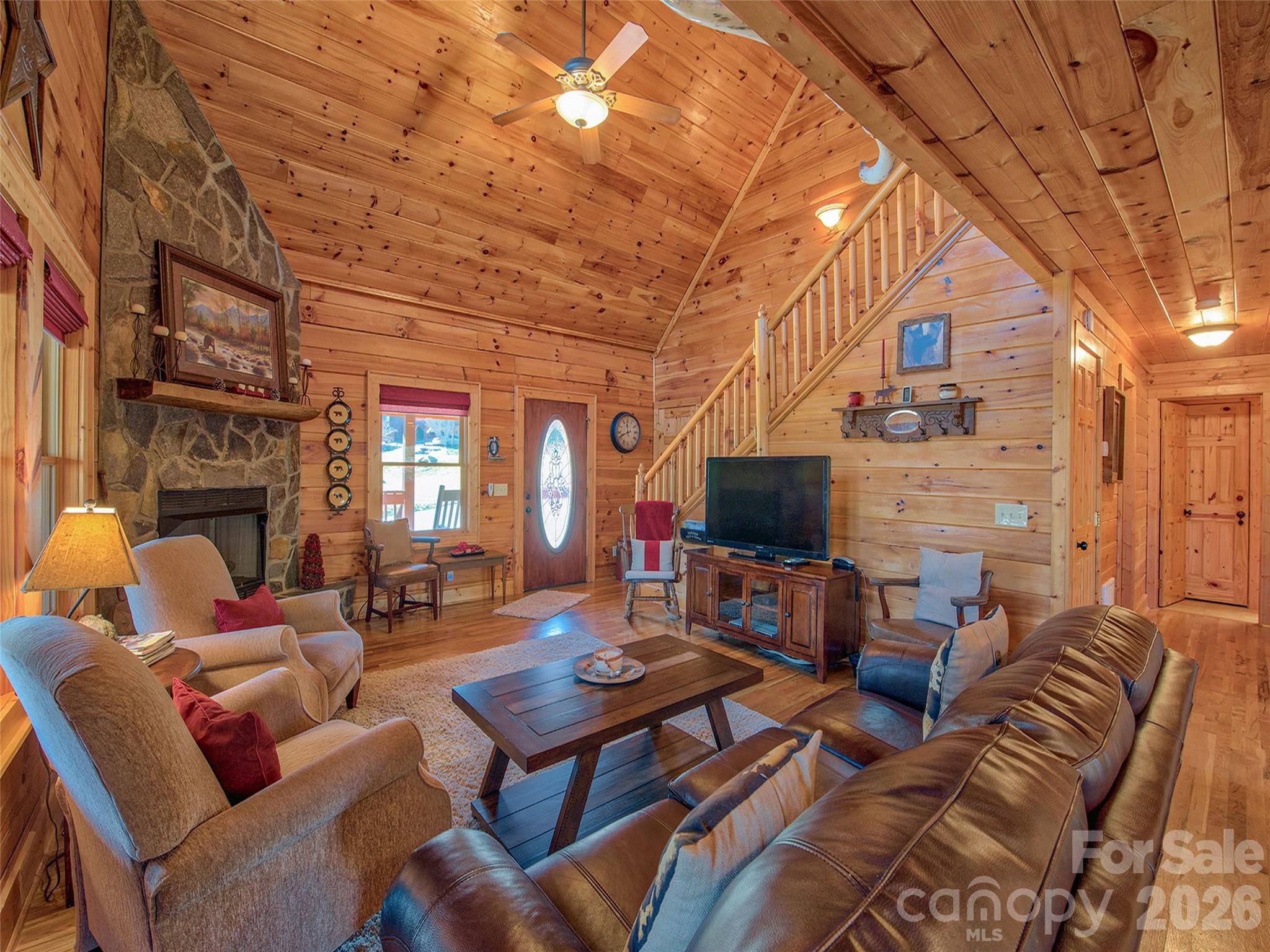 547 Panoramic Loop Property Photo 14