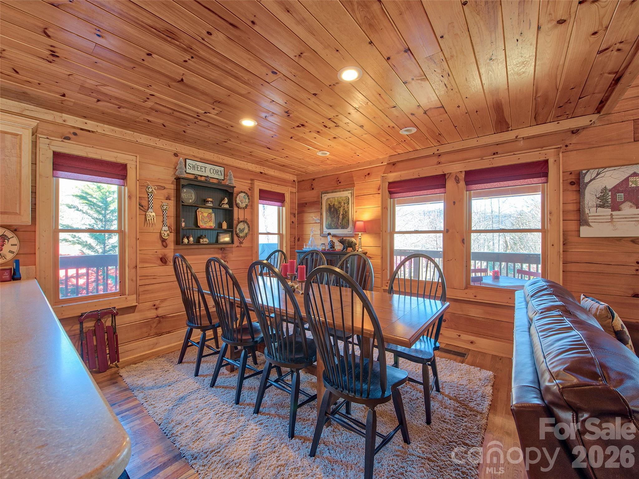 547 Panoramic Loop Property Photo 15