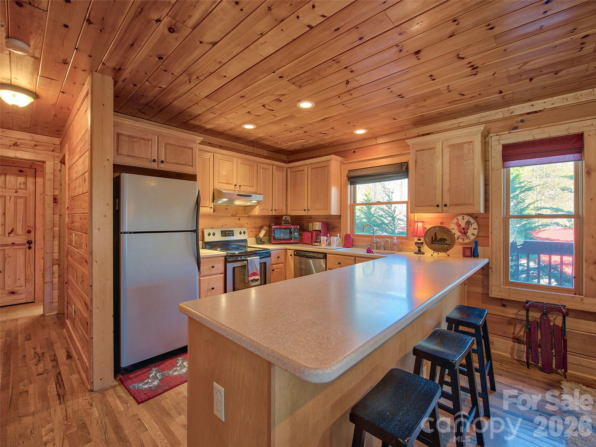 547 Panoramic Loop Property Photo 16