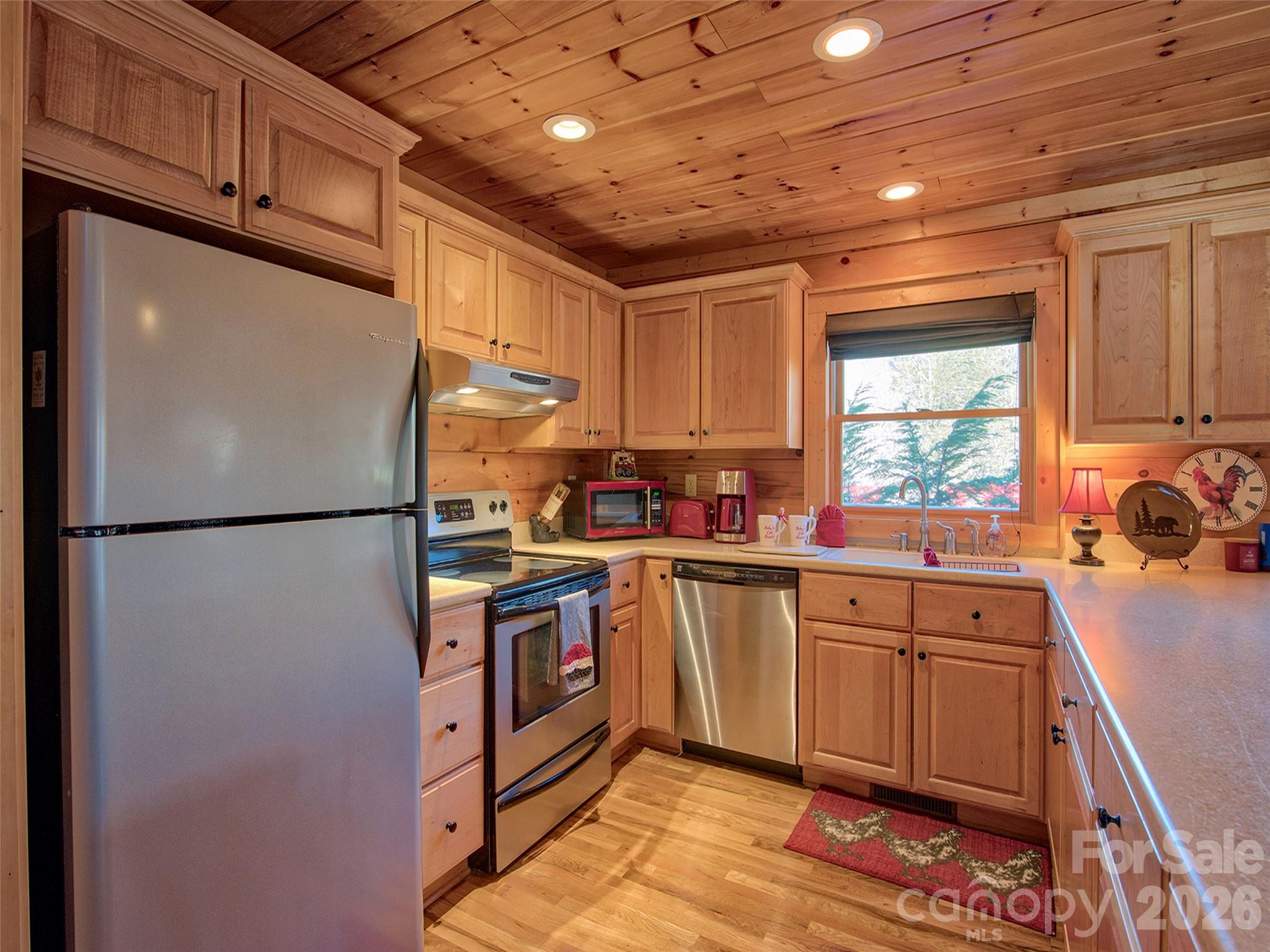 547 Panoramic Loop Property Photo 17