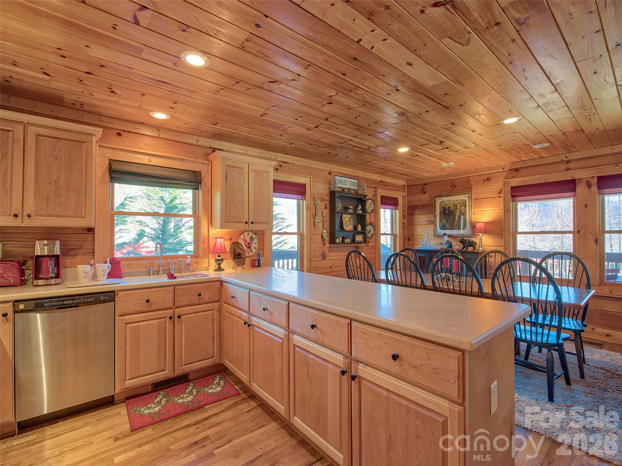 547 Panoramic Loop Property Photo 18