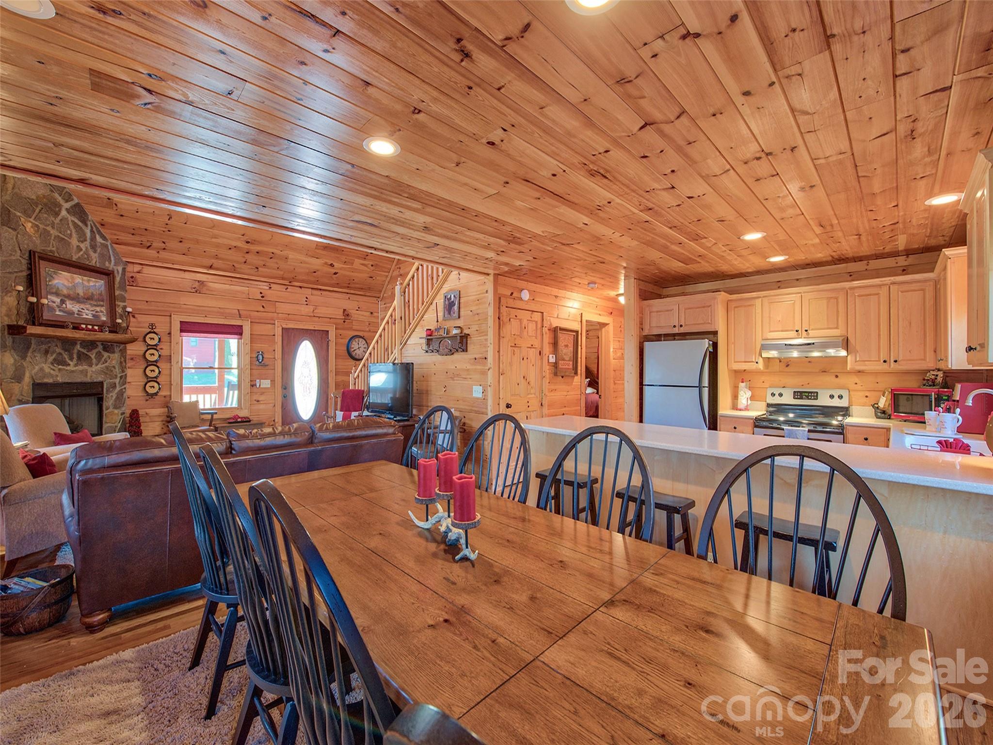 547 Panoramic Loop Property Photo 19
