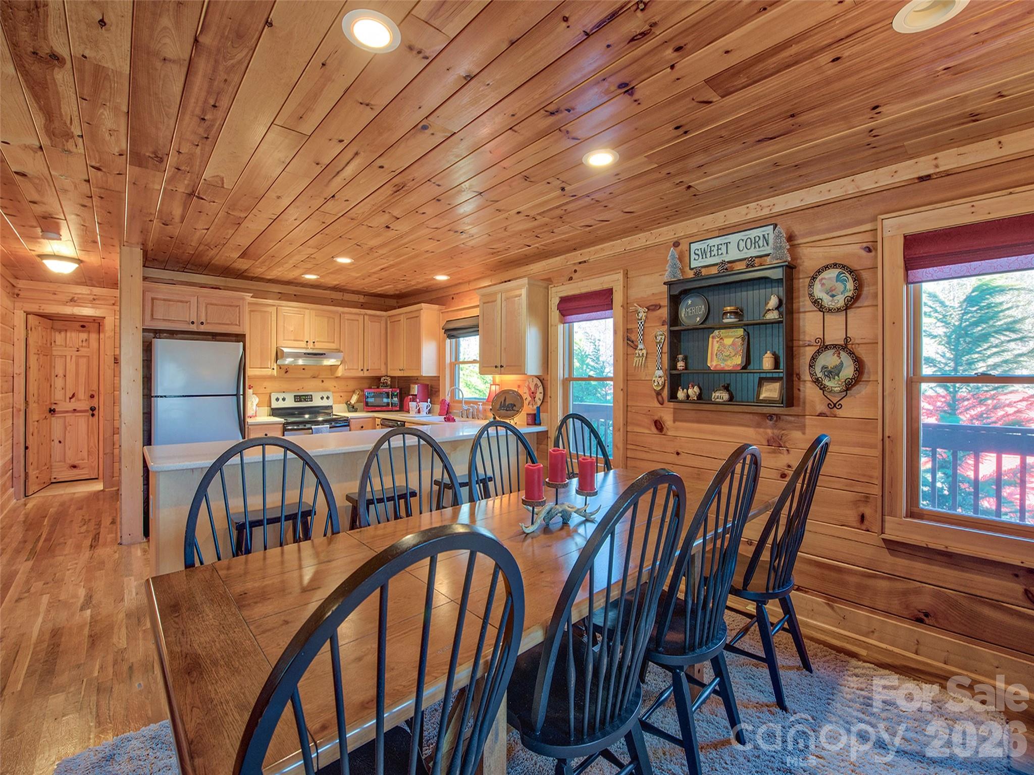 547 Panoramic Loop Property Photo 20