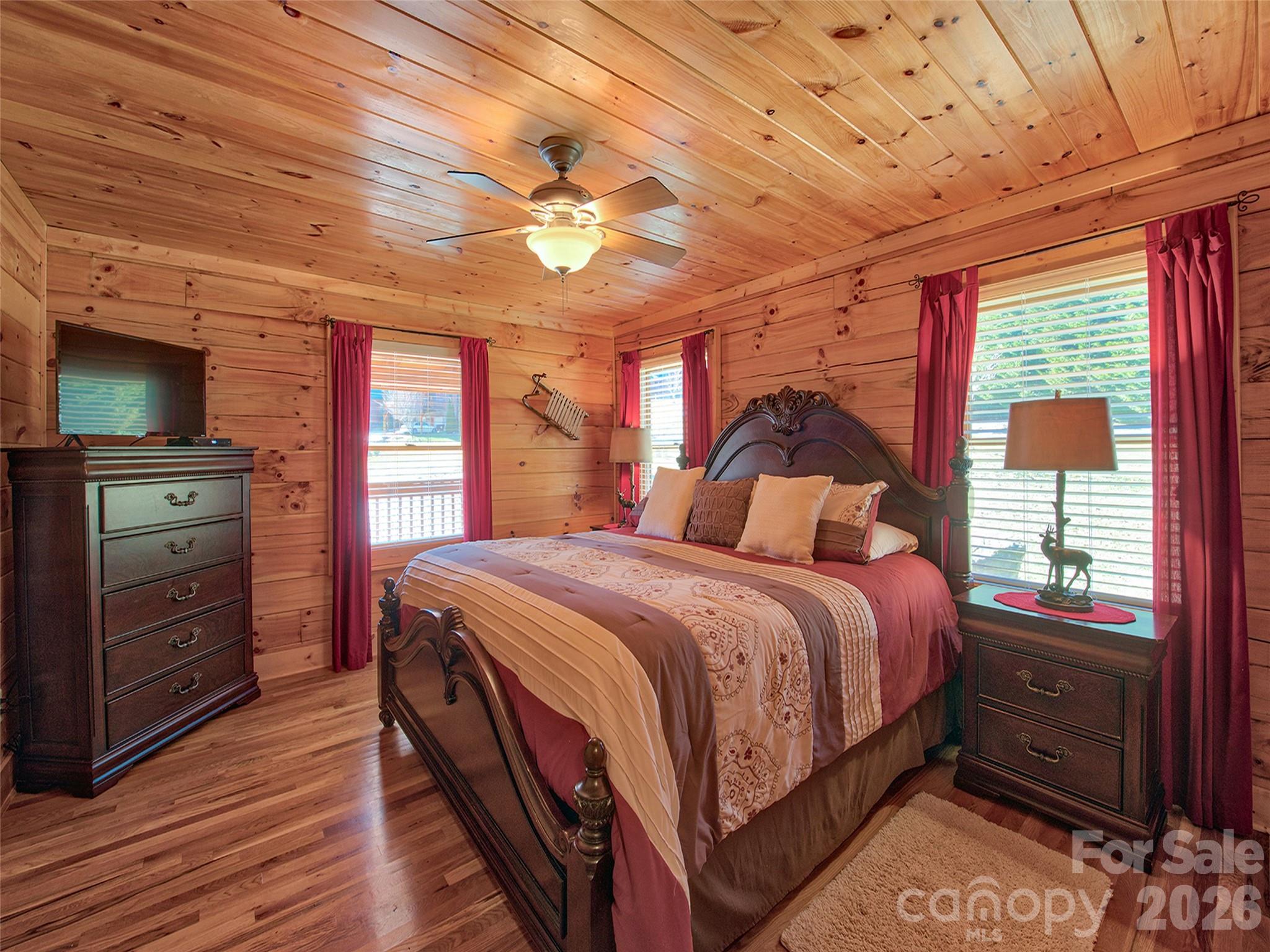 547 Panoramic Loop Property Photo 23