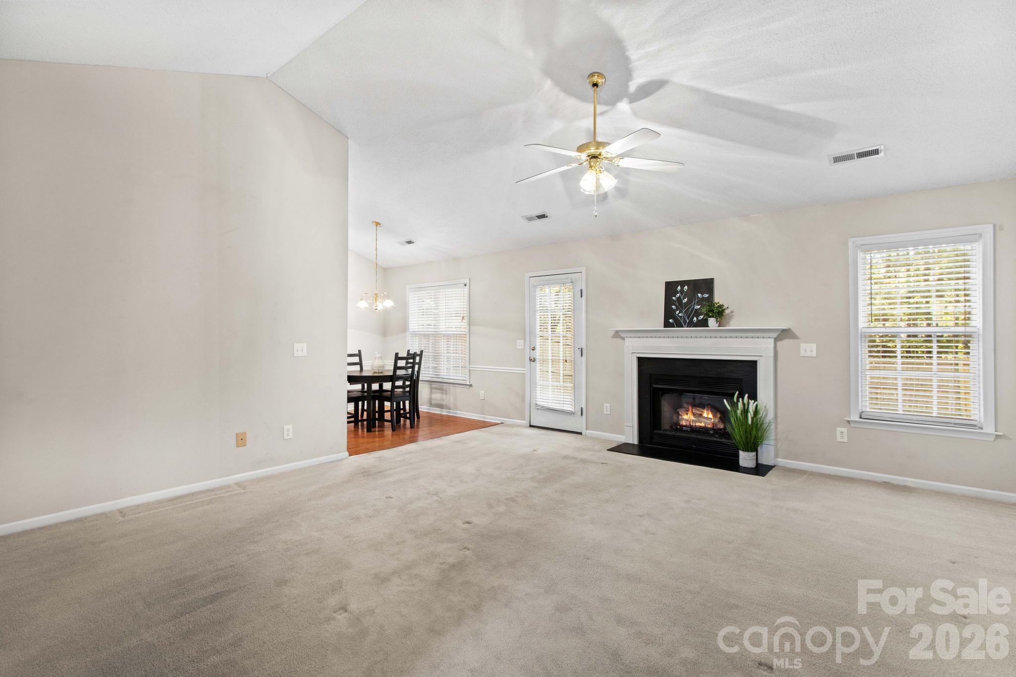 211 W Whispering Pines Lane Property Photo 7