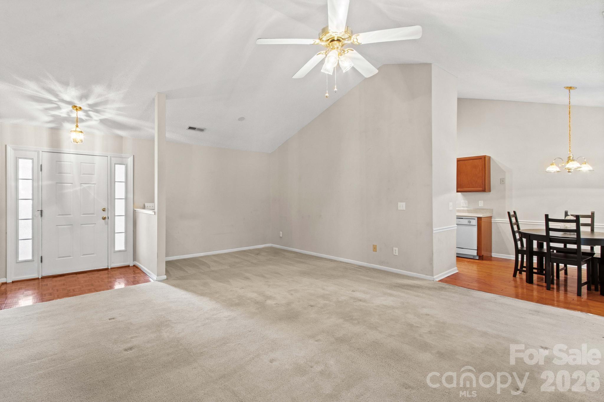 211 W Whispering Pines Lane Property Photo 9