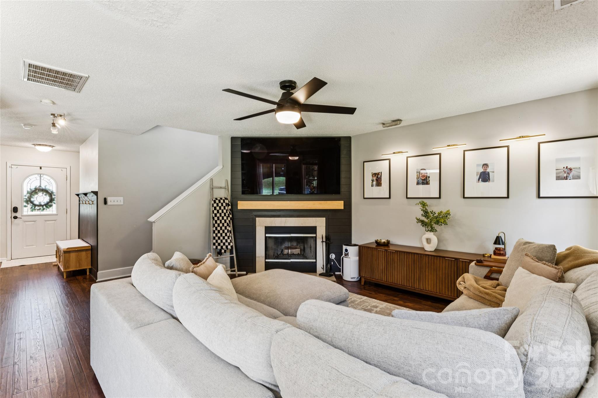 108 Henfield Way Property Photo 4