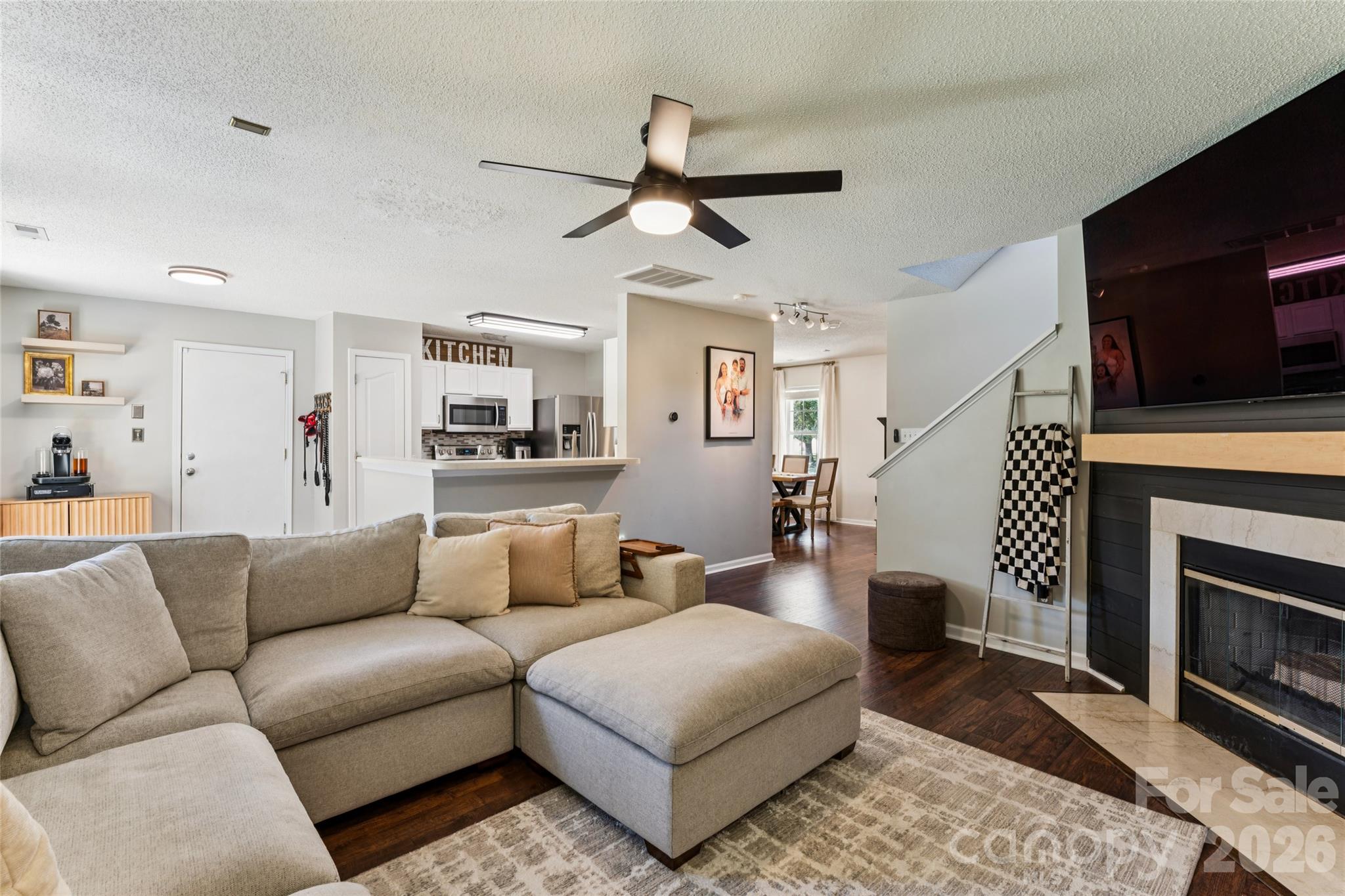 108 Henfield Way Property Photo 6
