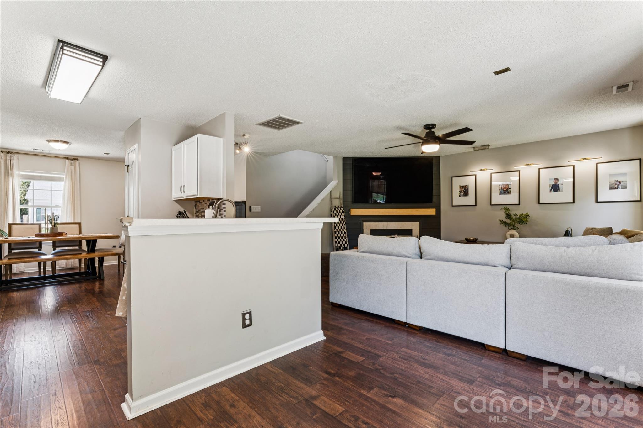 108 Henfield Way Property Photo 8