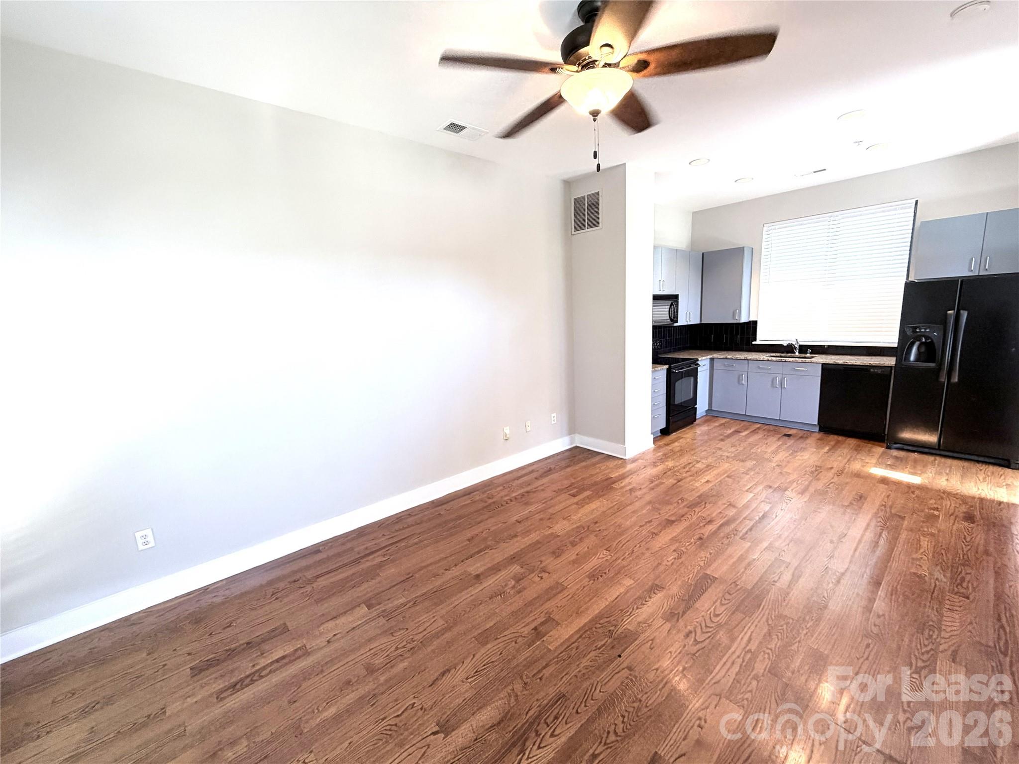 961 E 7th Street Property Photo 5