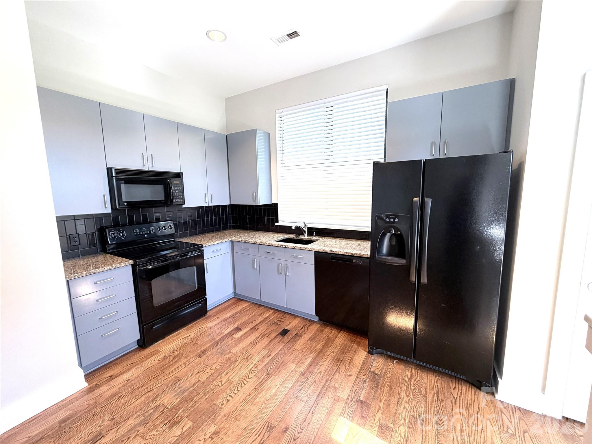 961 E 7th Street Property Photo 7