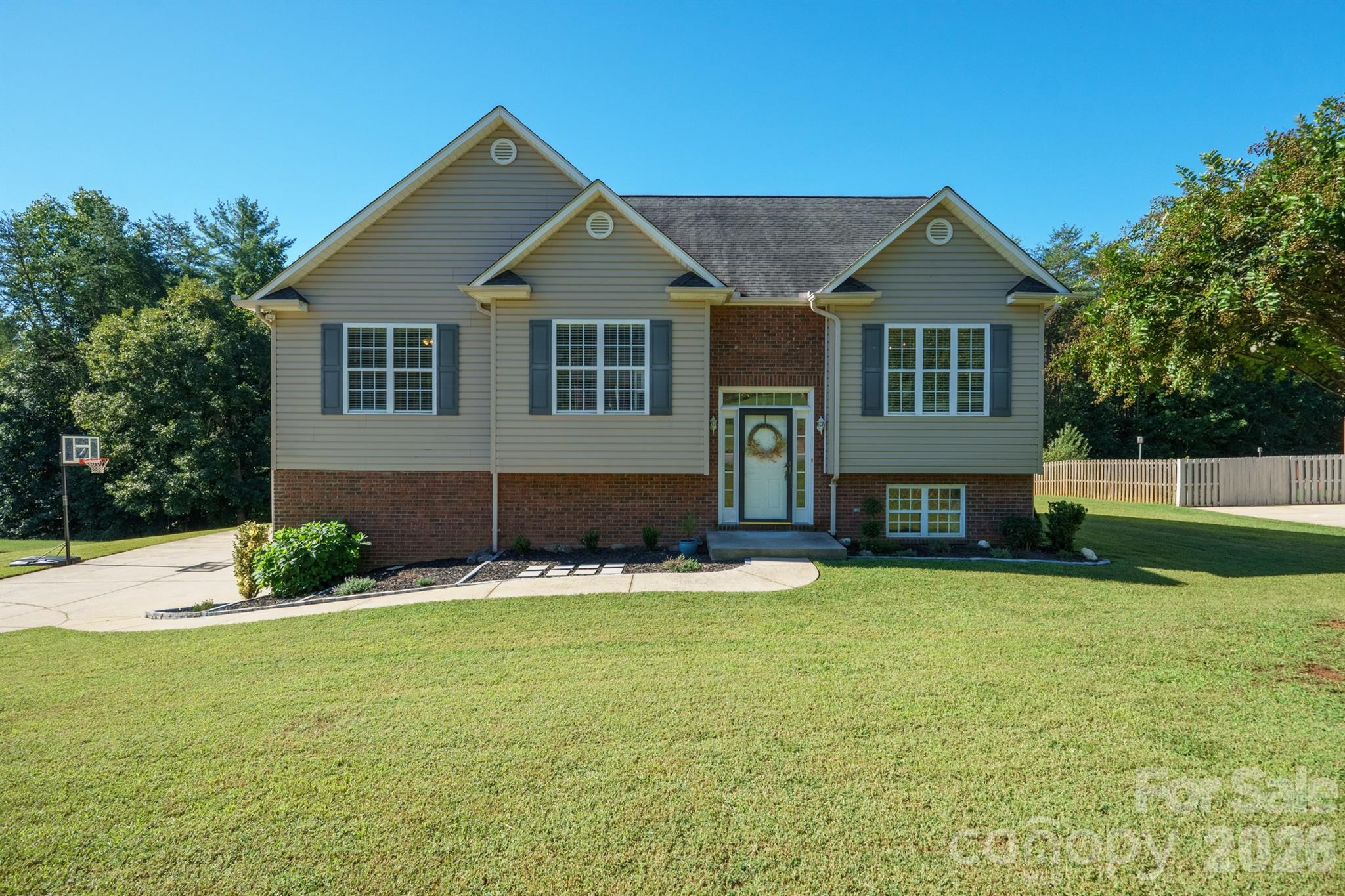 9530 Driftwood Court Property Photo 1