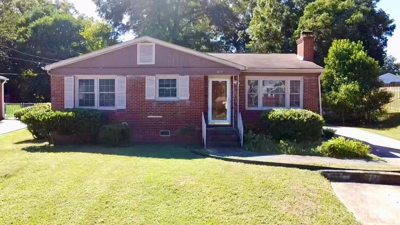 1435 Dean Street Property Photo 1