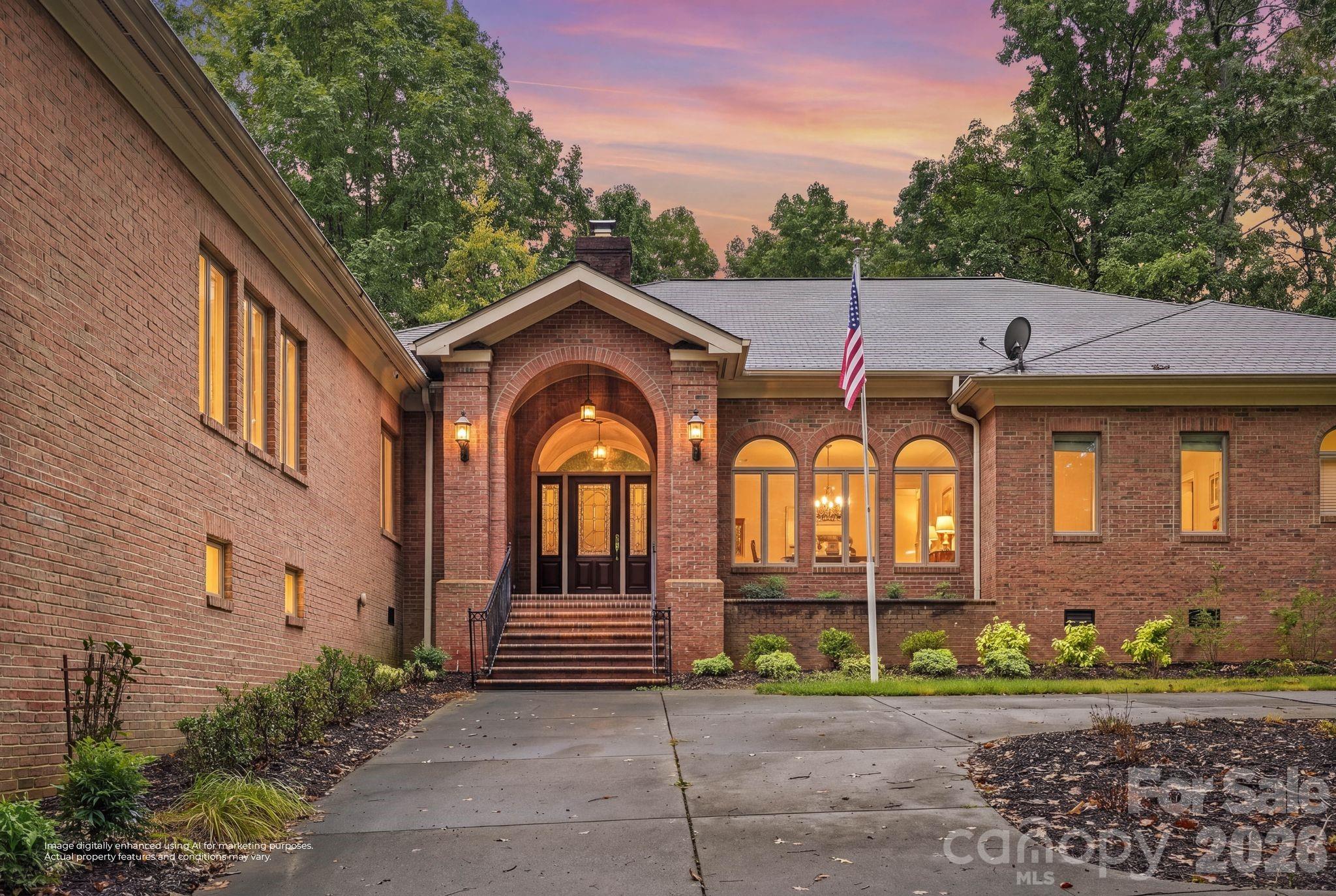 935 Woods Loop Property Photo 1
