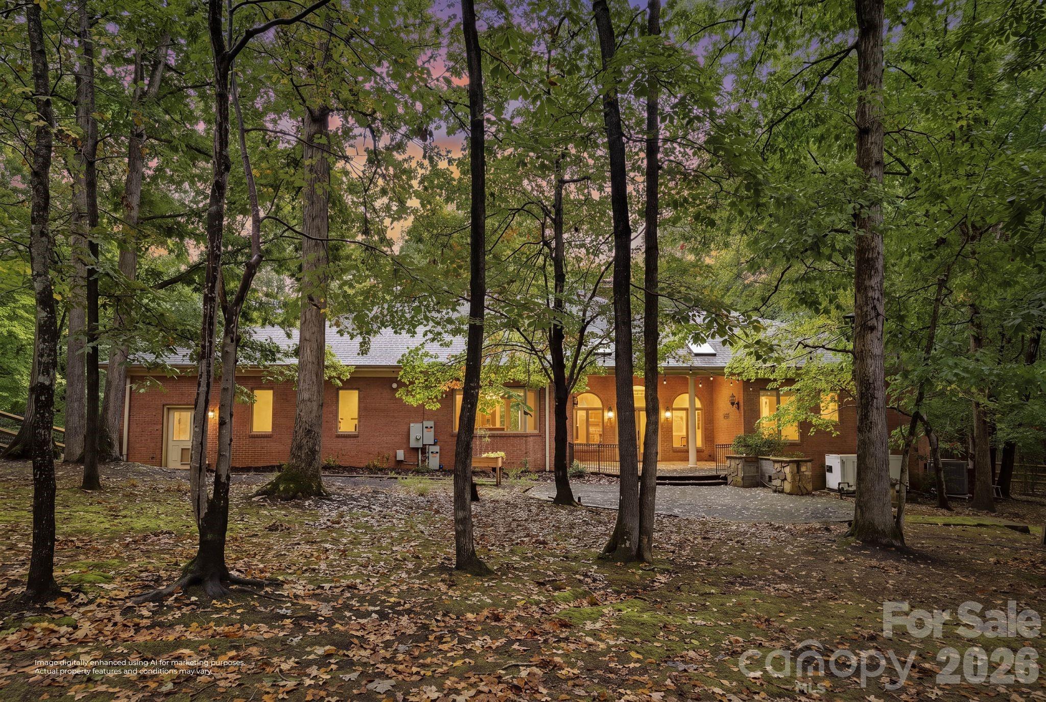 935 Woods Loop Property Photo 3