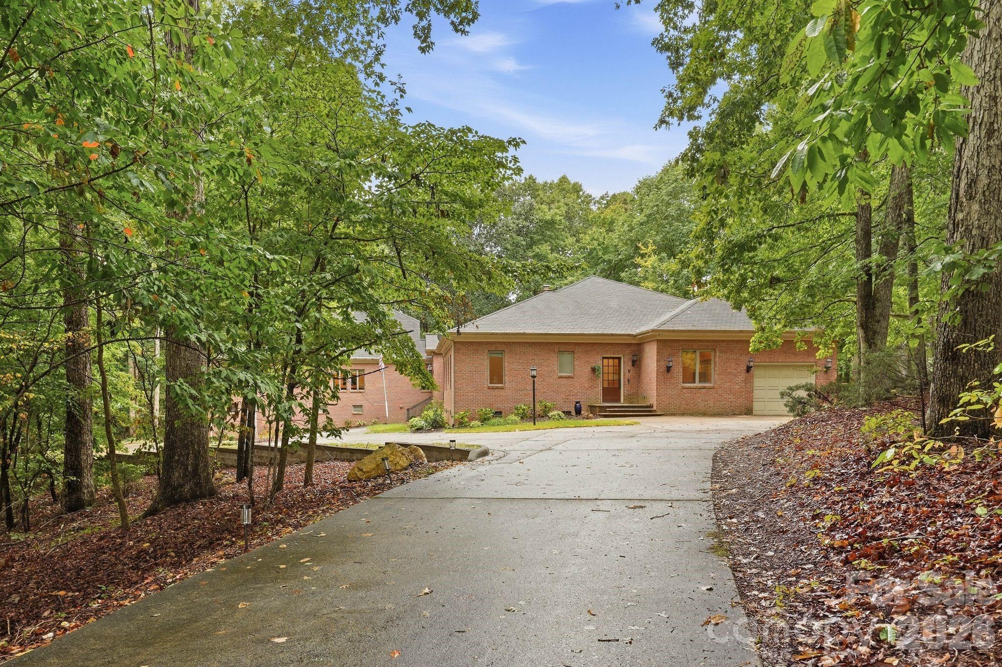 935 Woods Loop Property Photo 5