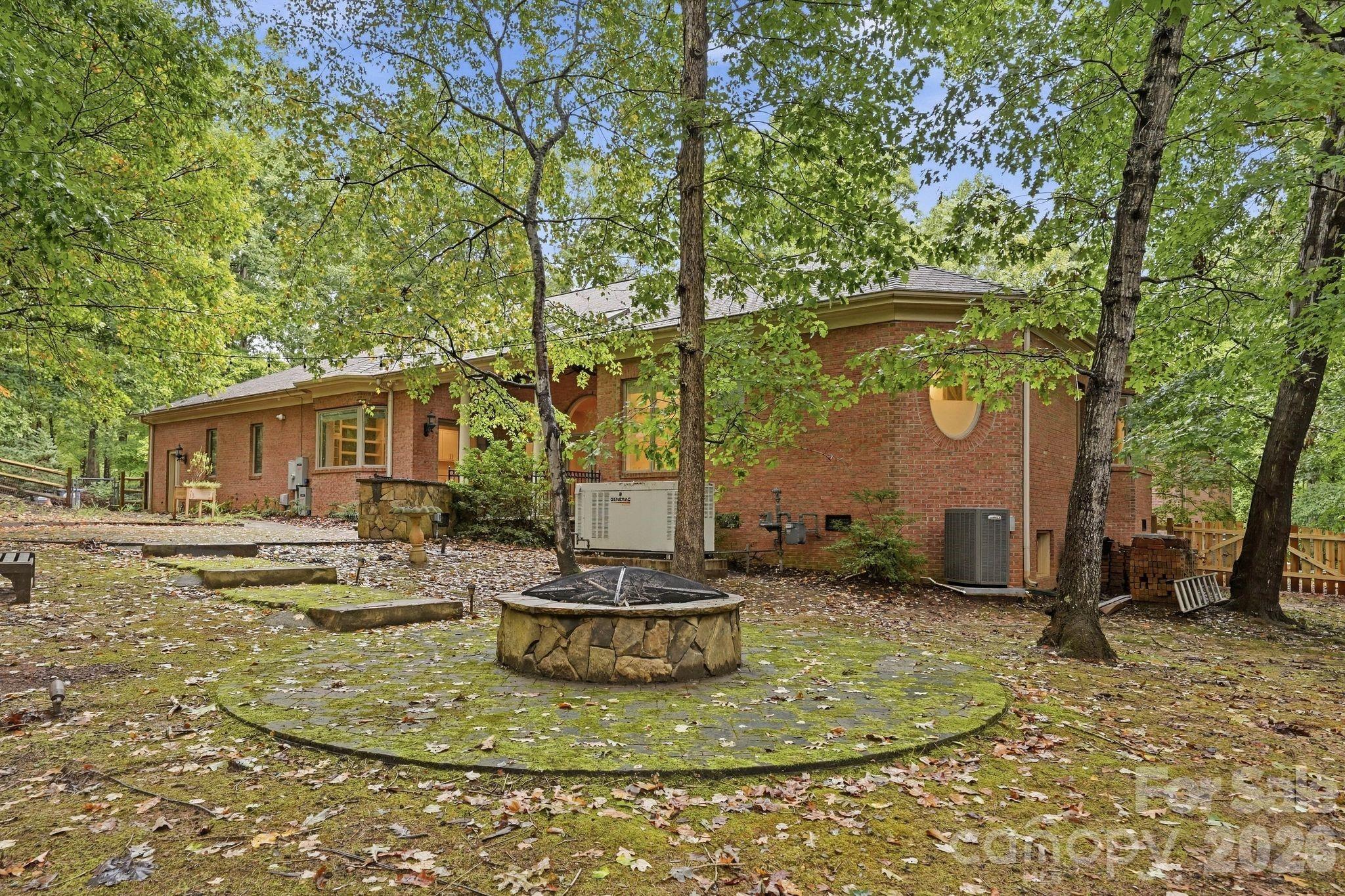 935 Woods Loop Property Photo 7