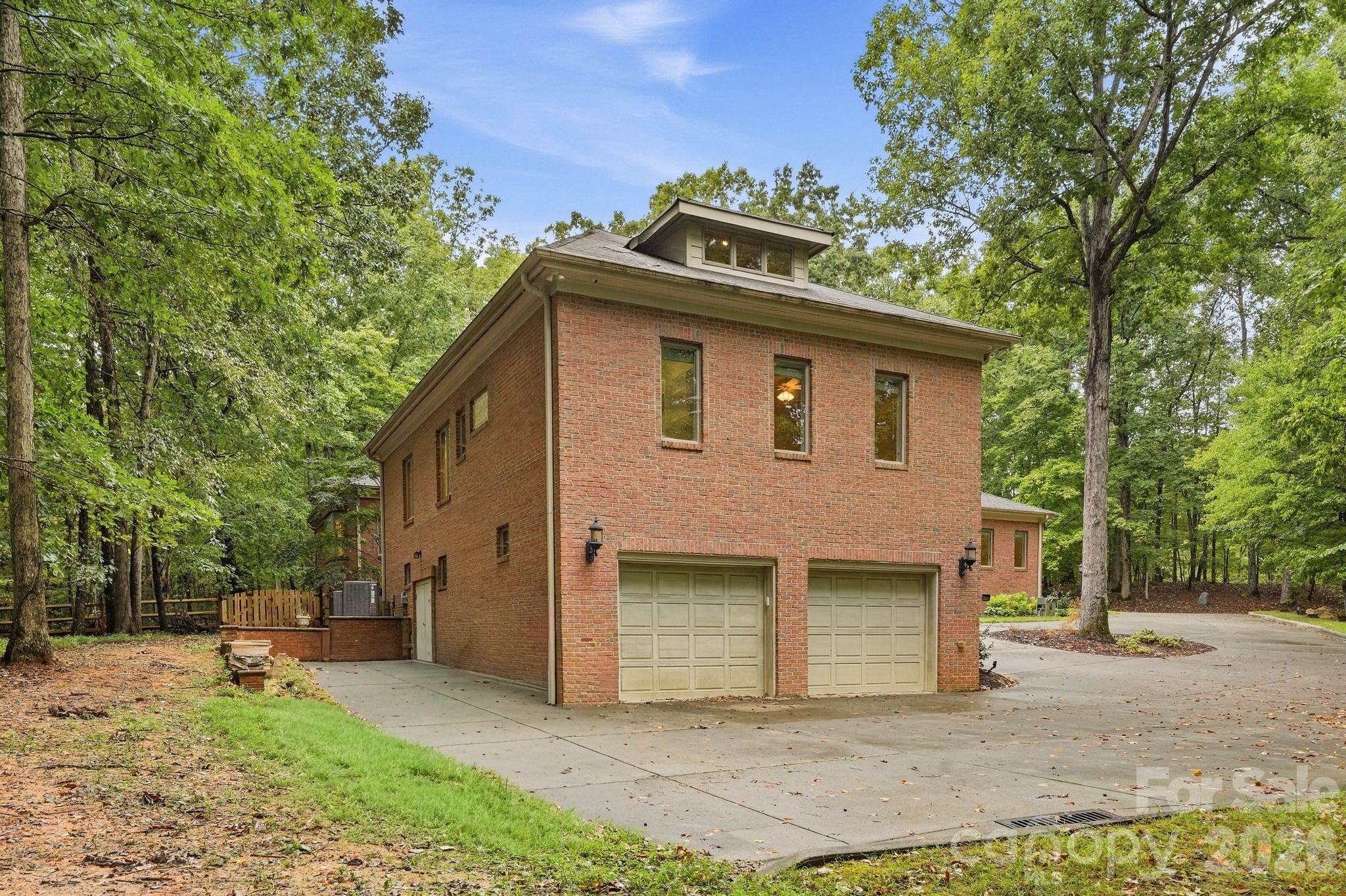 935 Woods Loop Property Photo 7