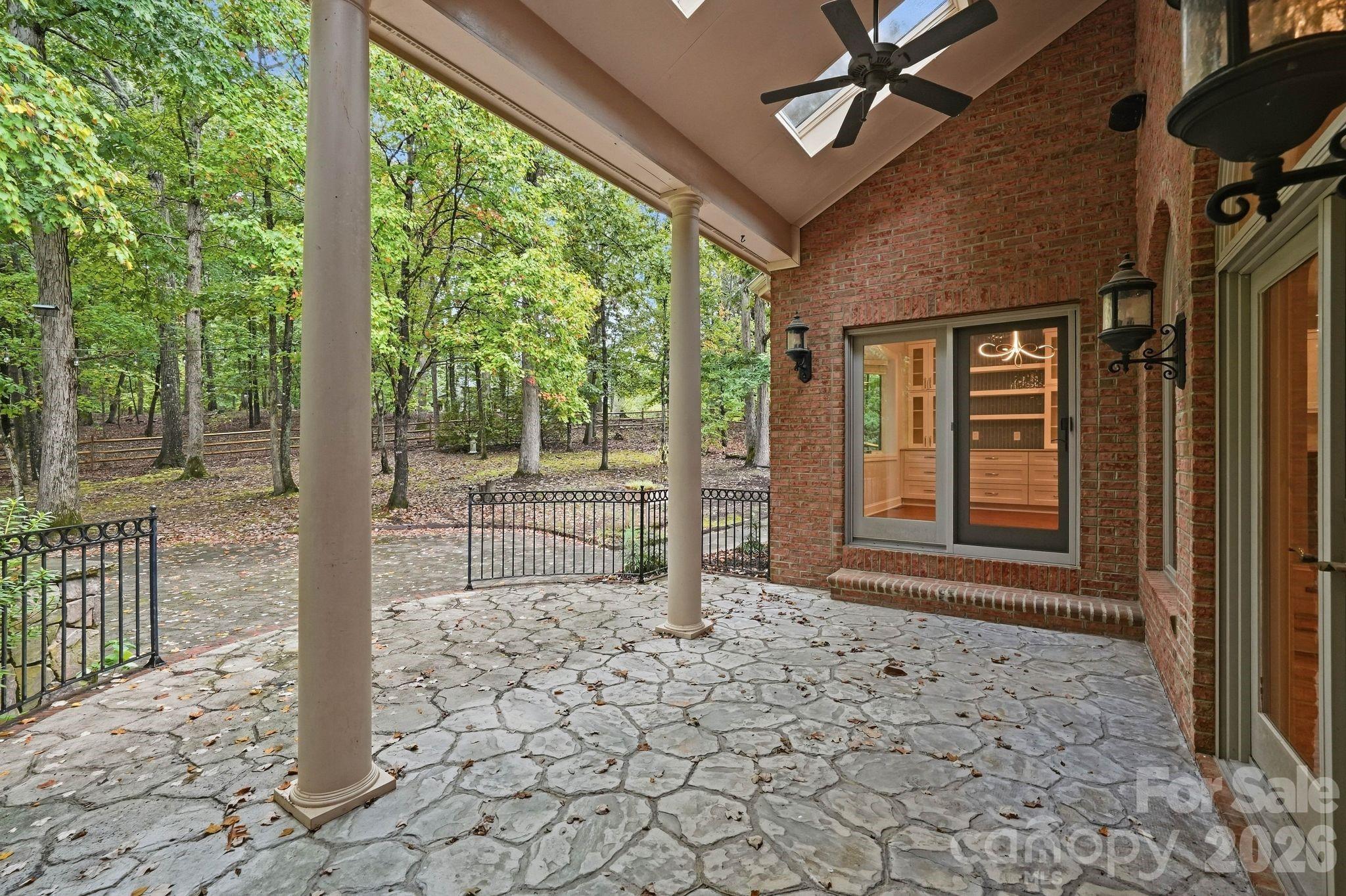 935 Woods Loop Property Photo 9