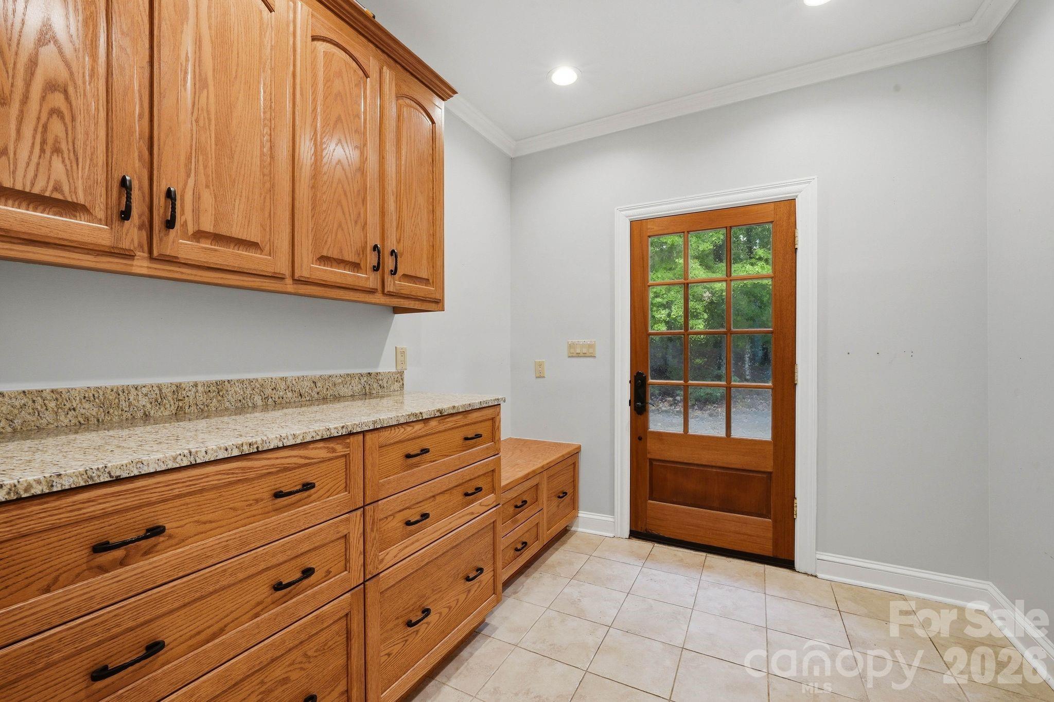 935 Woods Loop Property Photo 10