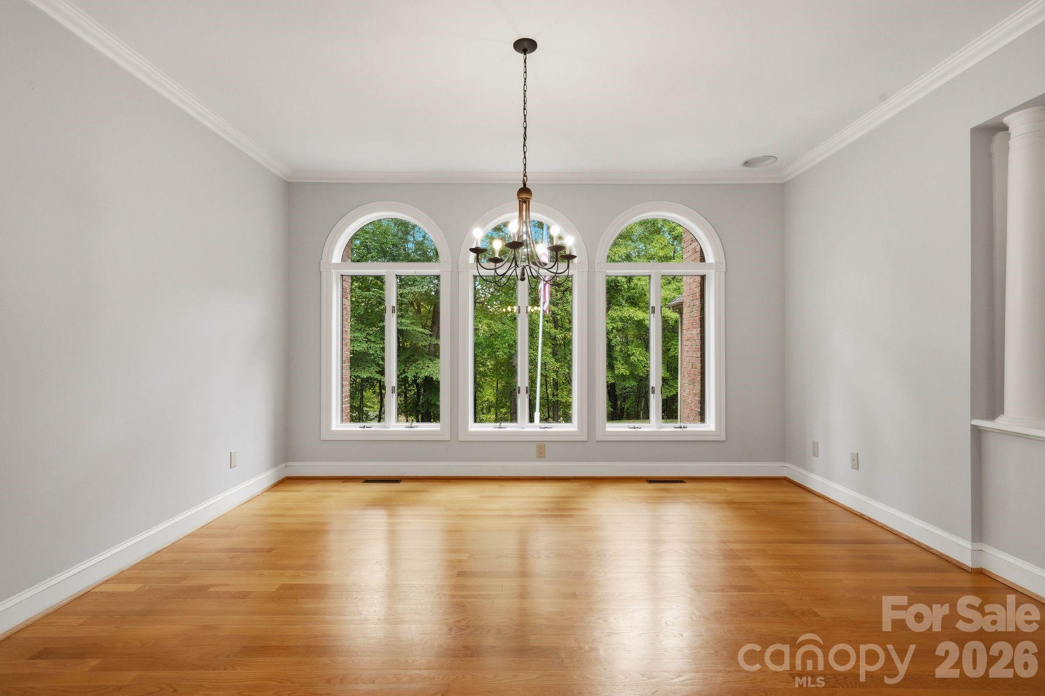 935 Woods Loop Property Photo 13