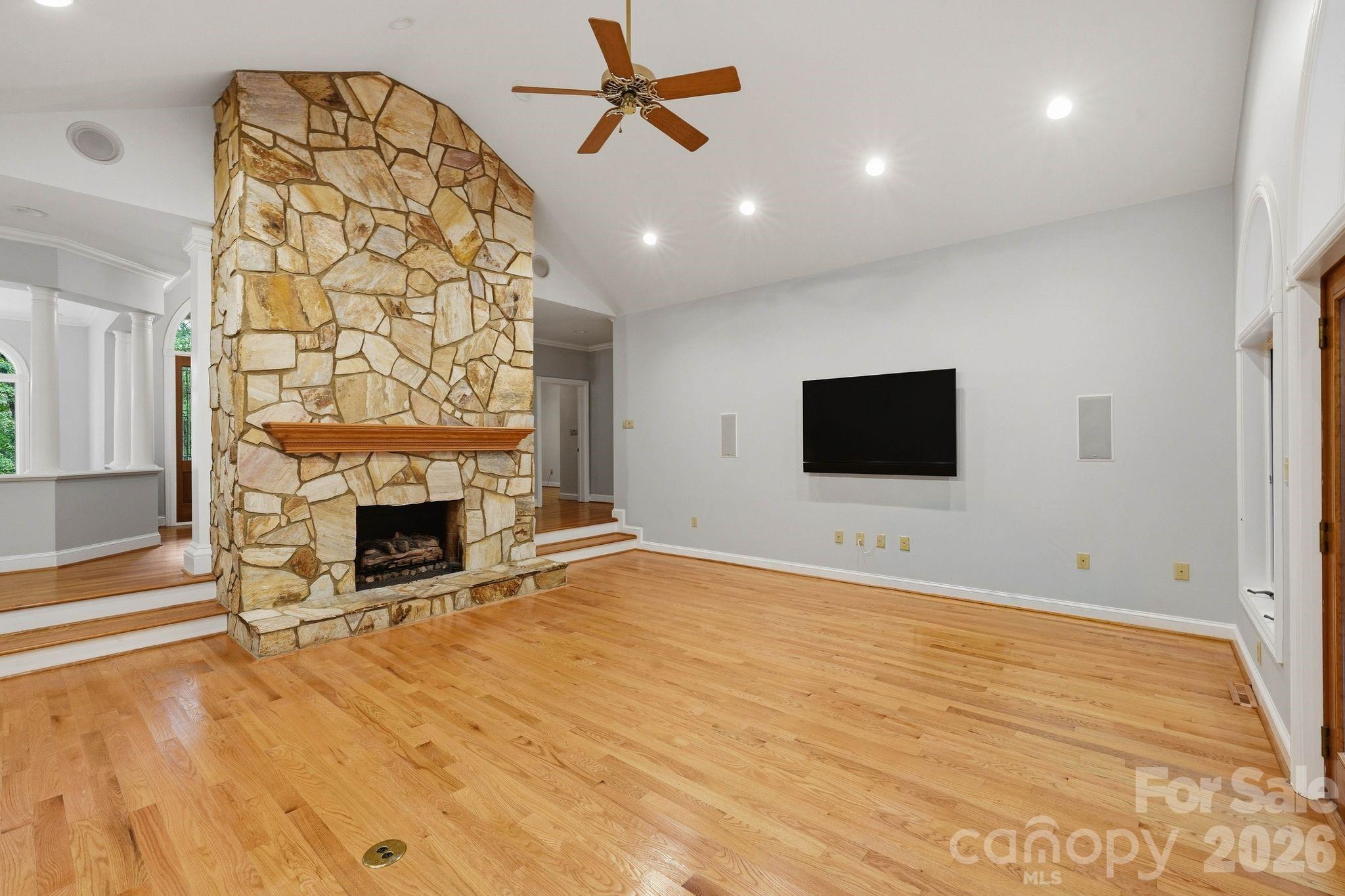935 Woods Loop Property Photo 23