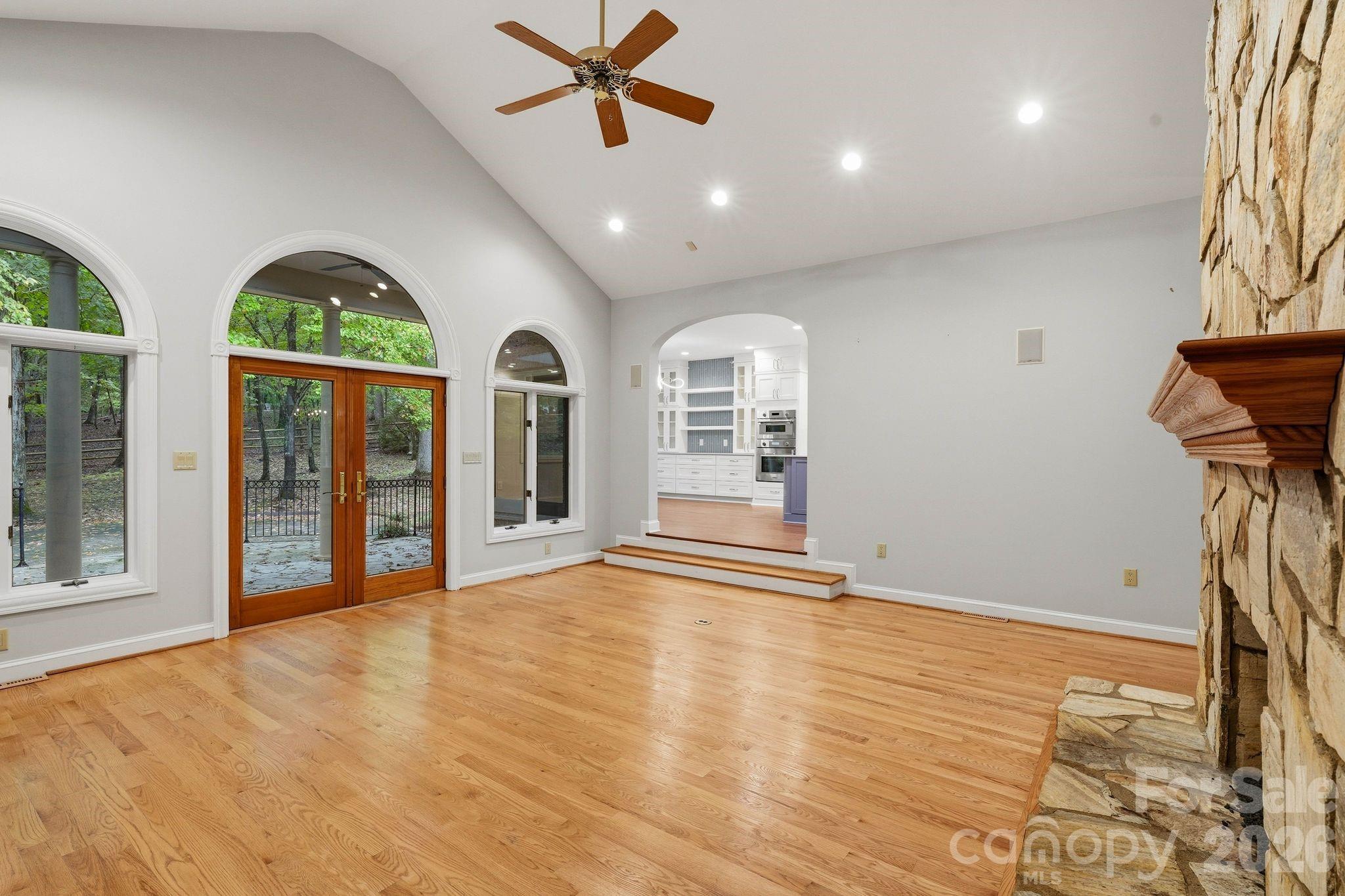 935 Woods Loop Property Photo 25