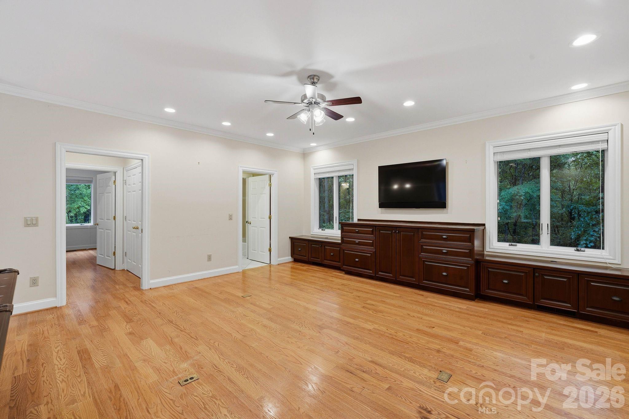 935 Woods Loop Property Photo 32