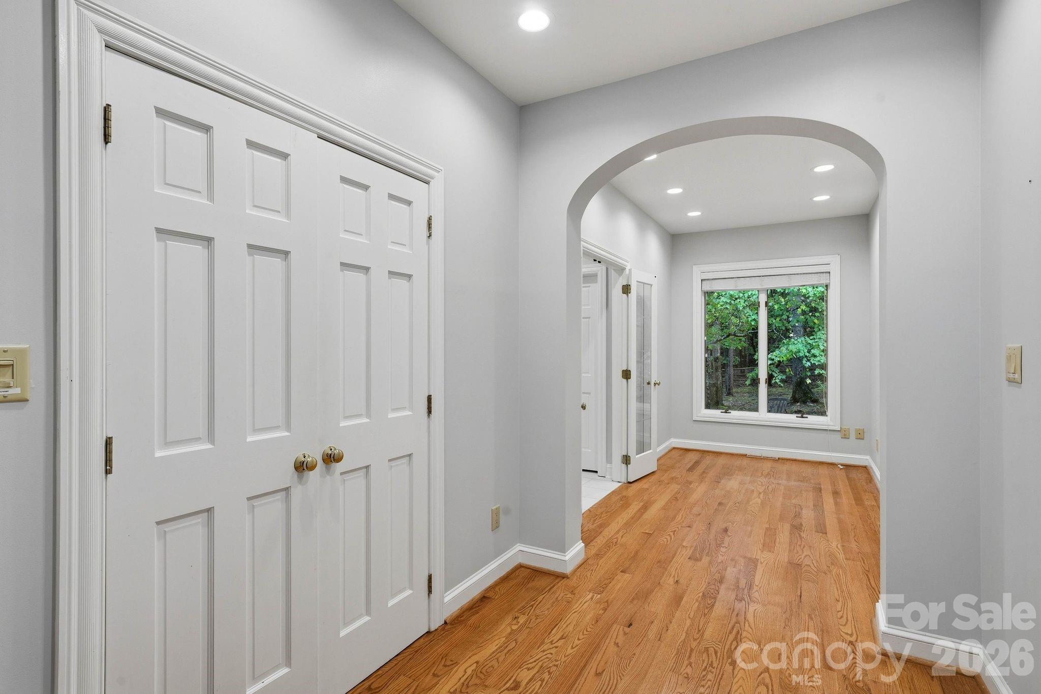 935 Woods Loop Property Photo 32
