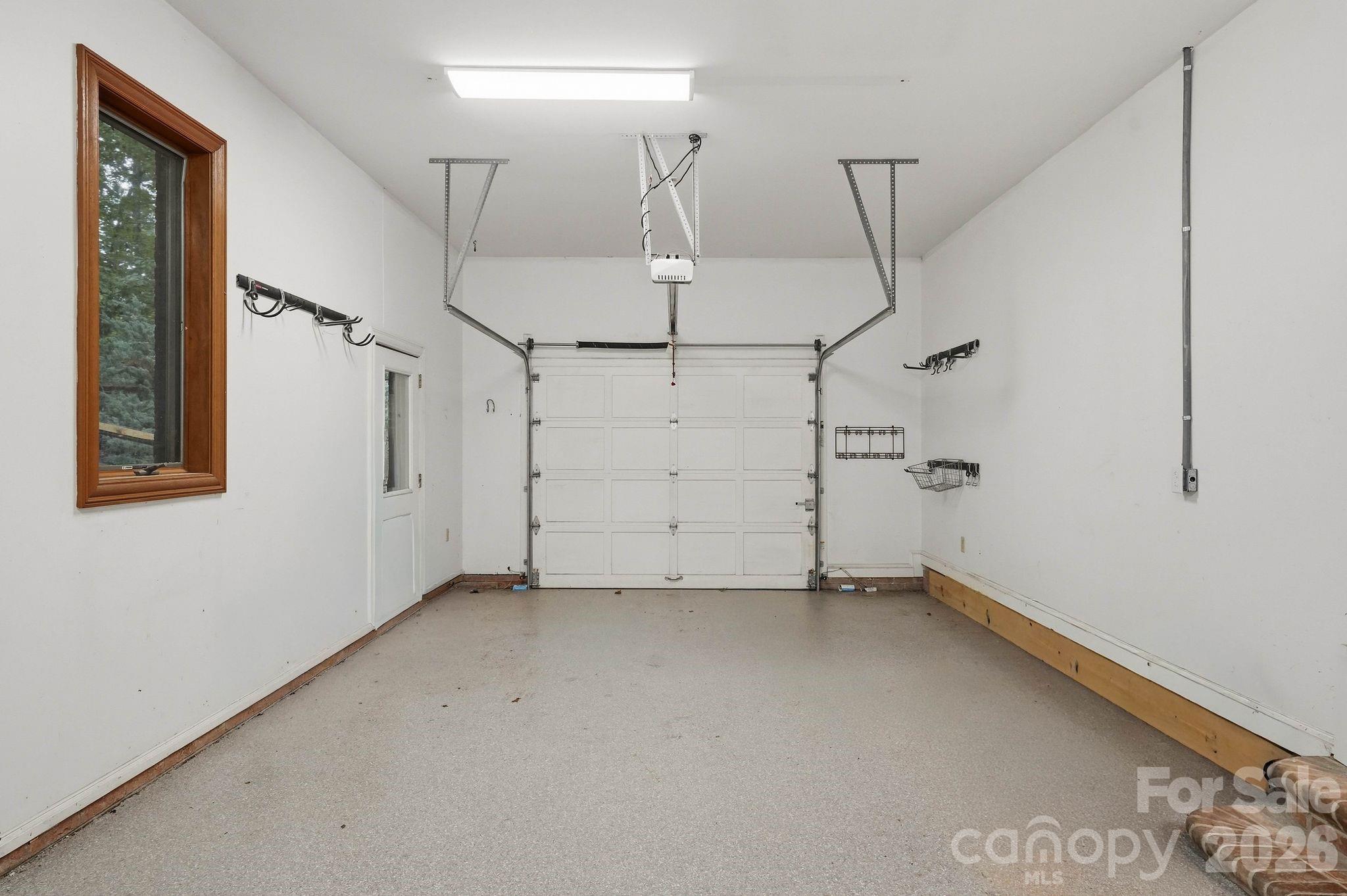 935 Woods Loop Property Photo 38