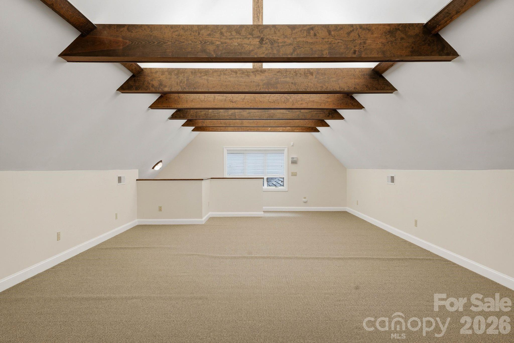 935 Woods Loop Property Photo 40