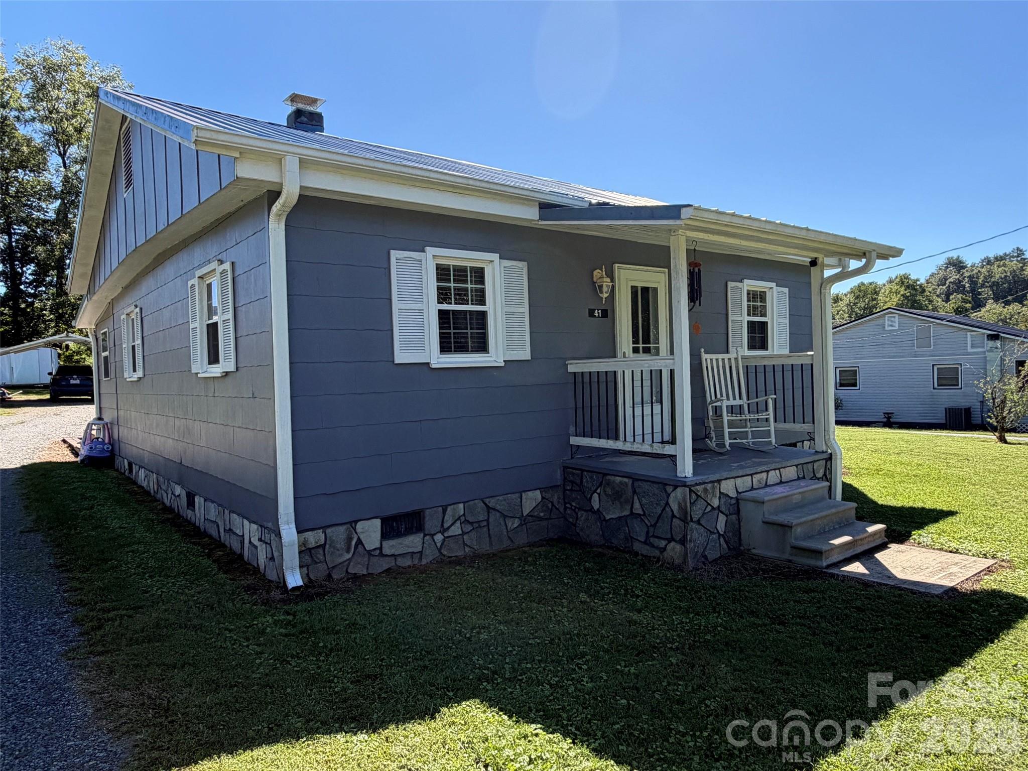 41 Whitner Drive Property Photo 1