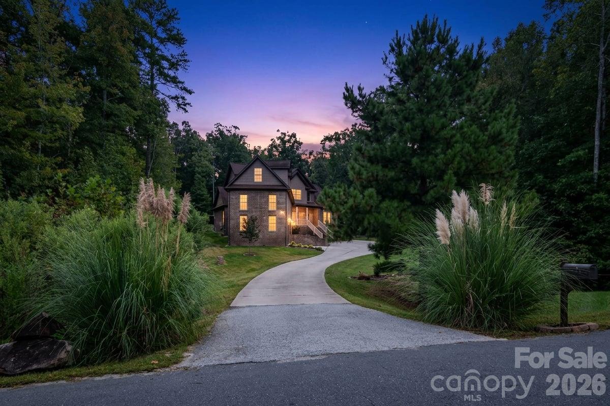 330 Woodland Glen Road Property Photo 2