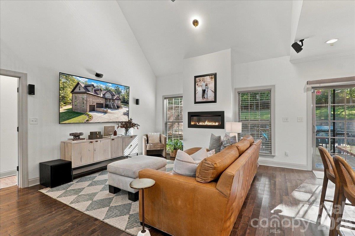 330 Woodland Glen Road Property Photo 9