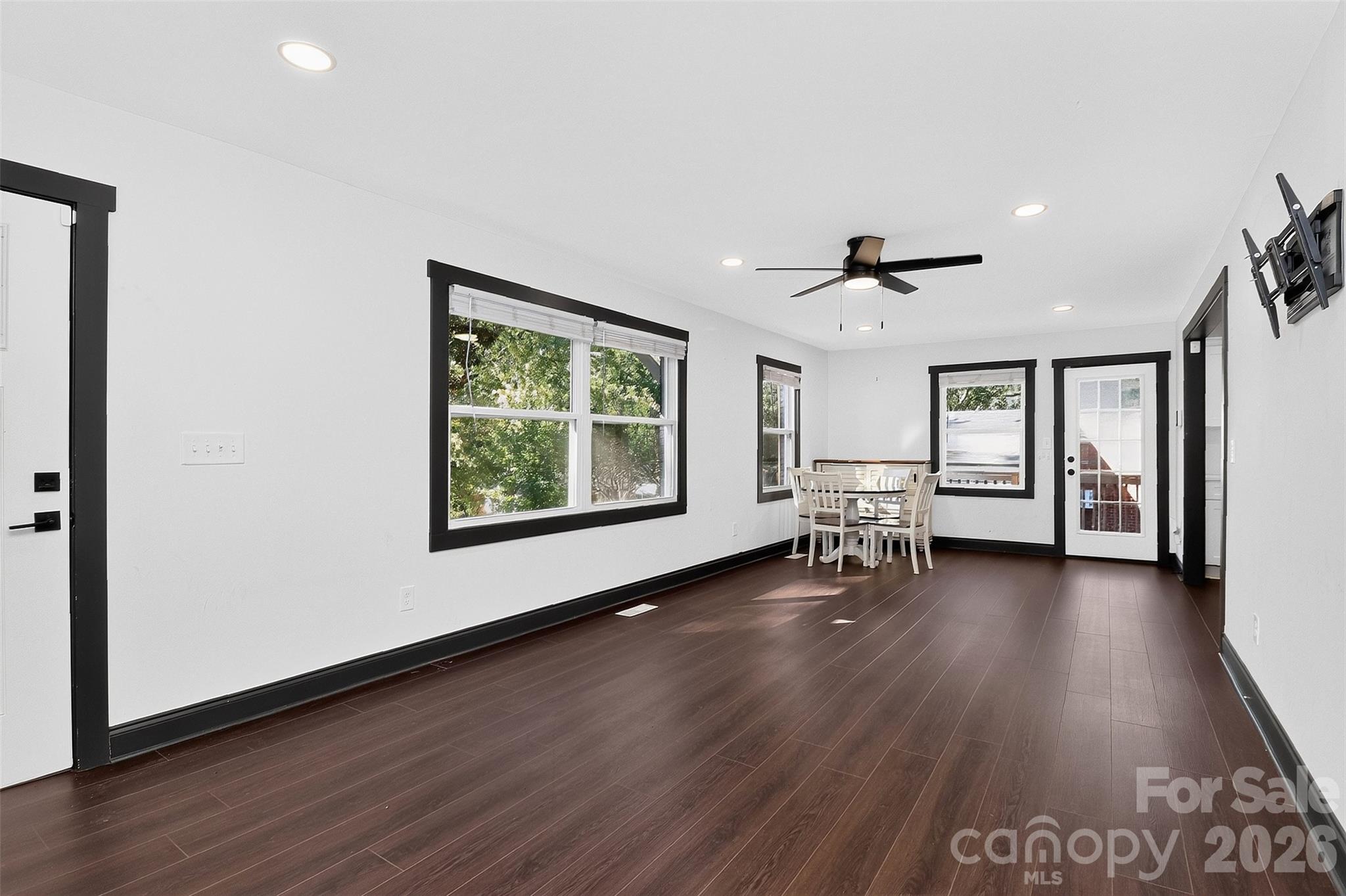 2736 Royston Road Property Photo 8