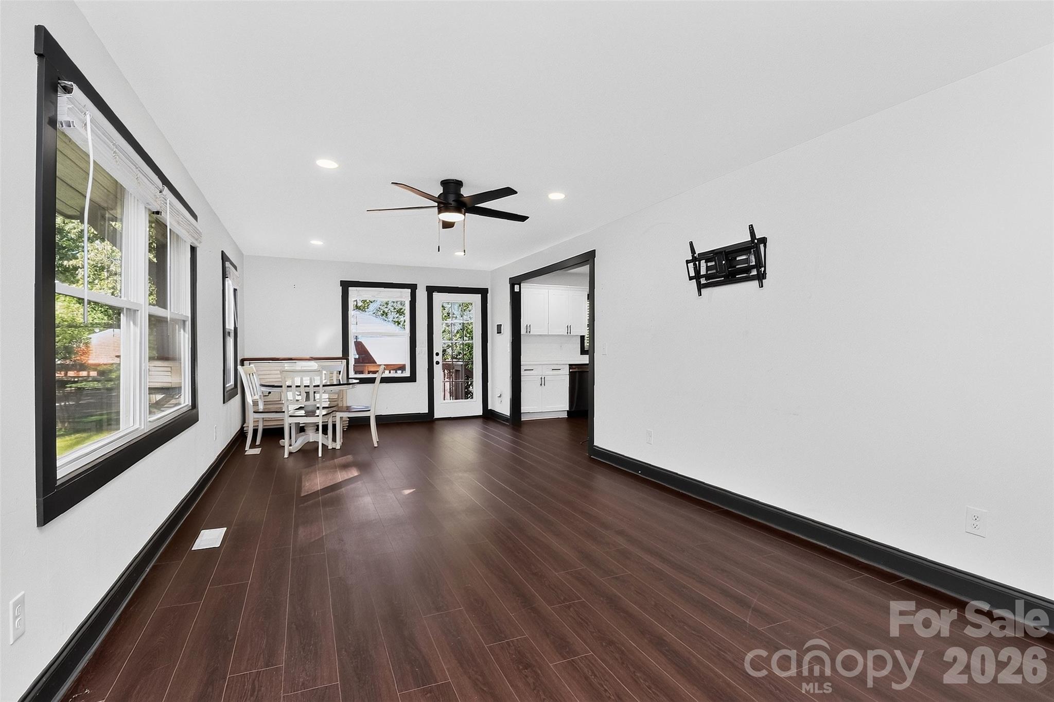 2736 Royston Road Property Photo 11