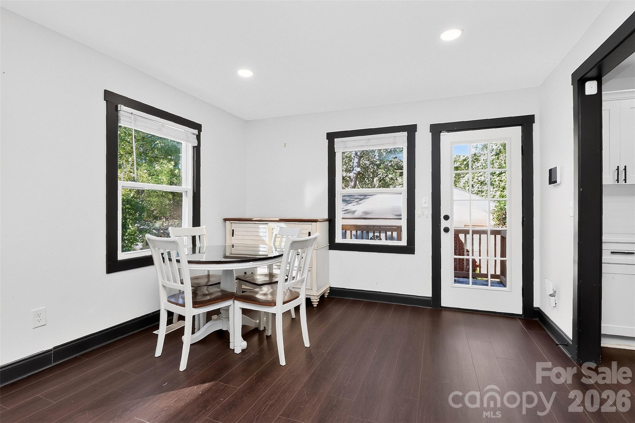 2736 Royston Road Property Photo 22