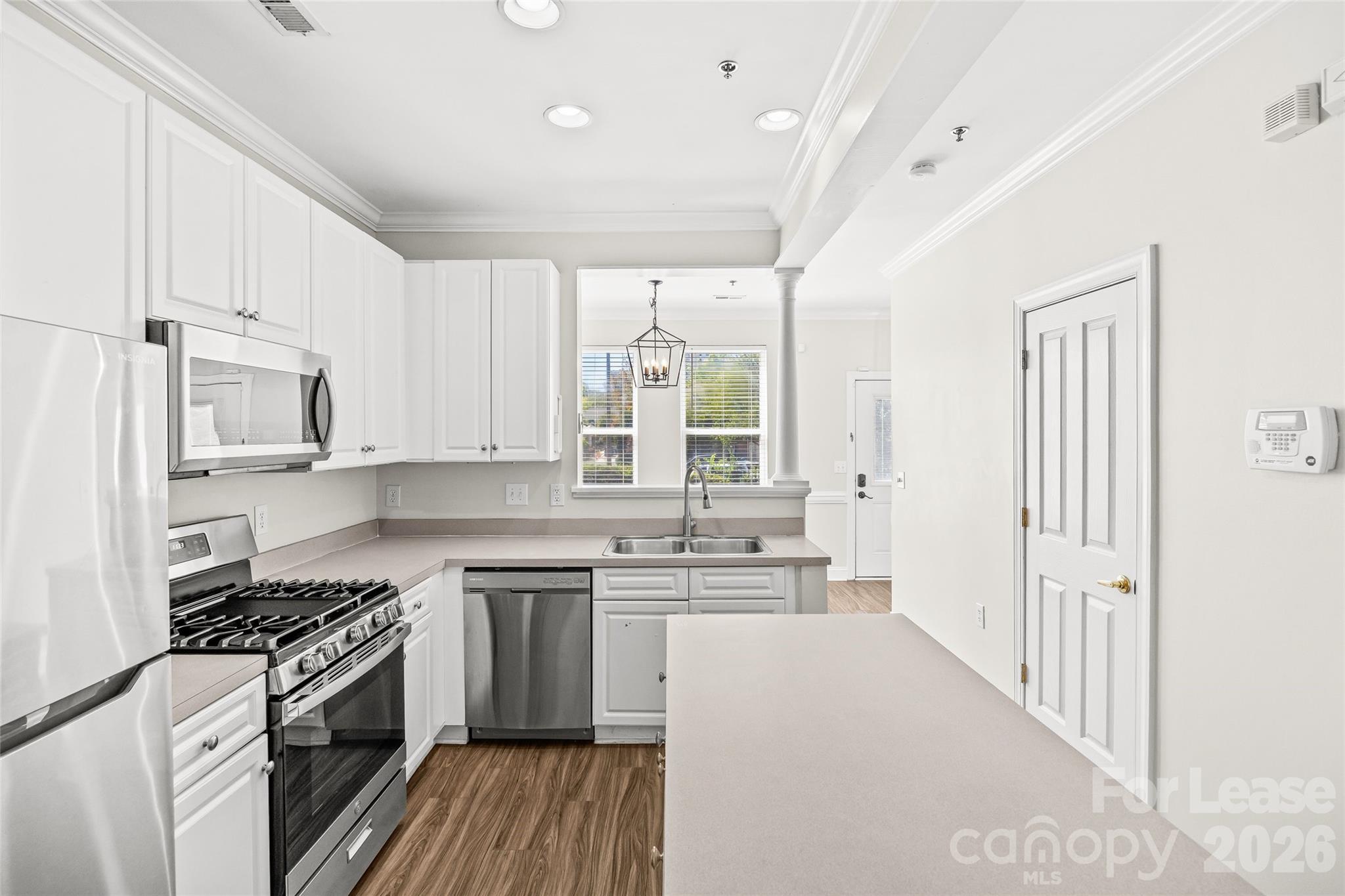 518 E 9th Street Property Photo 8