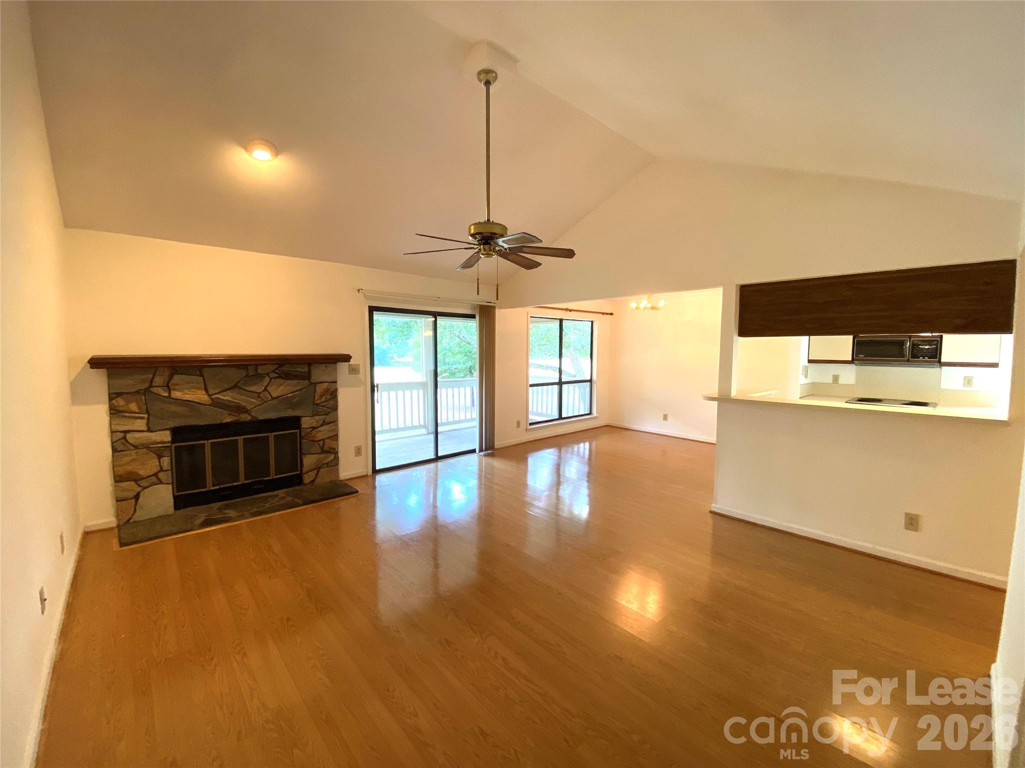 7962 Greenside Court Property Photo 4