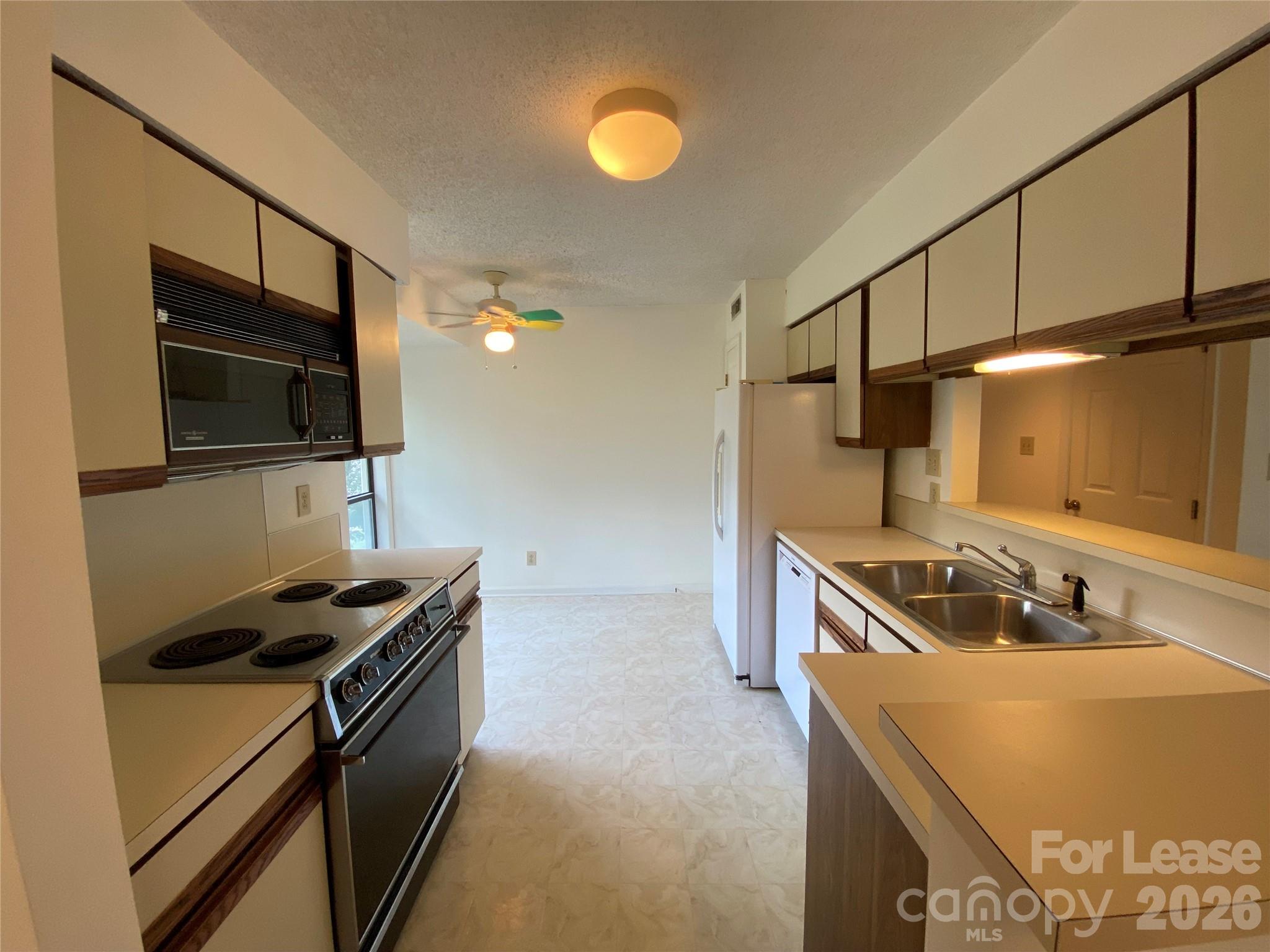 7962 Greenside Court Property Photo 14