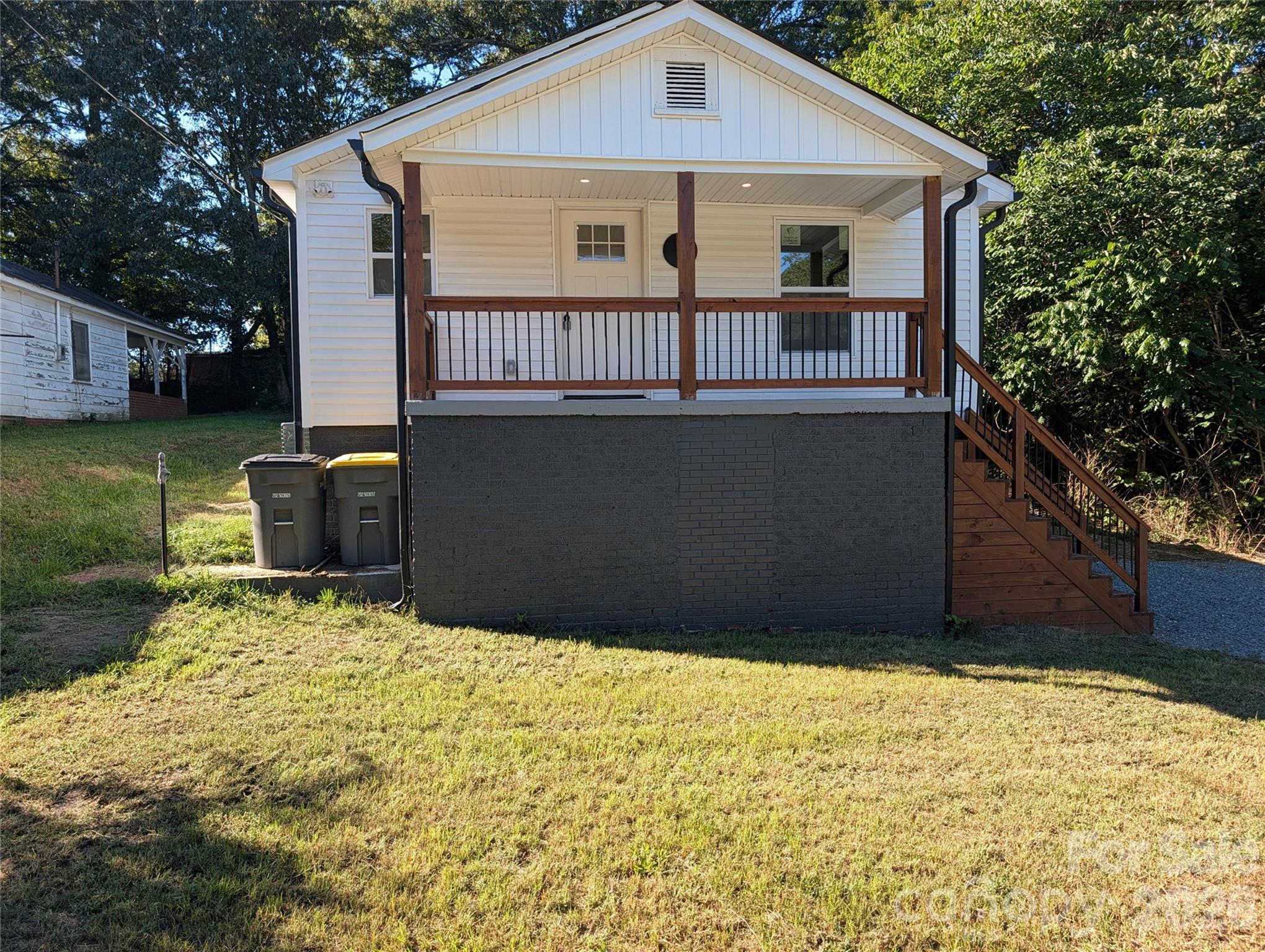 213 Rice Street Property Photo 3