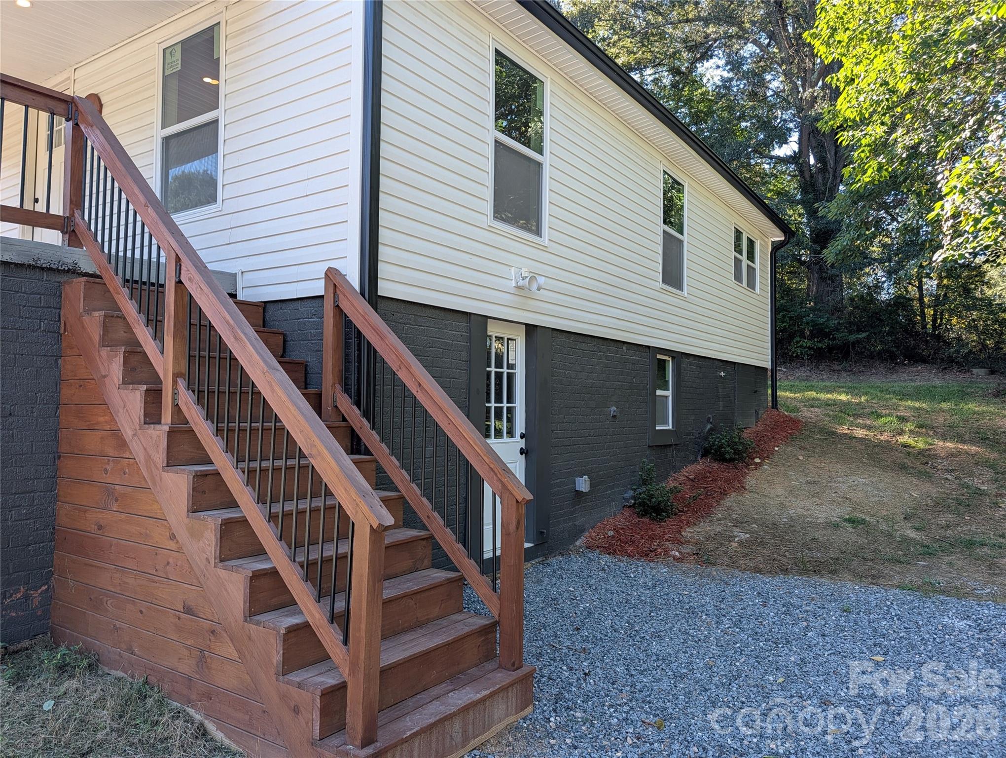 213 Rice Street Property Photo 5