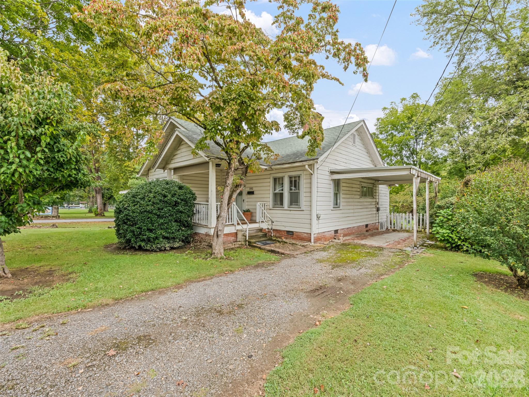 102 W Marshall Street Property Photo 2