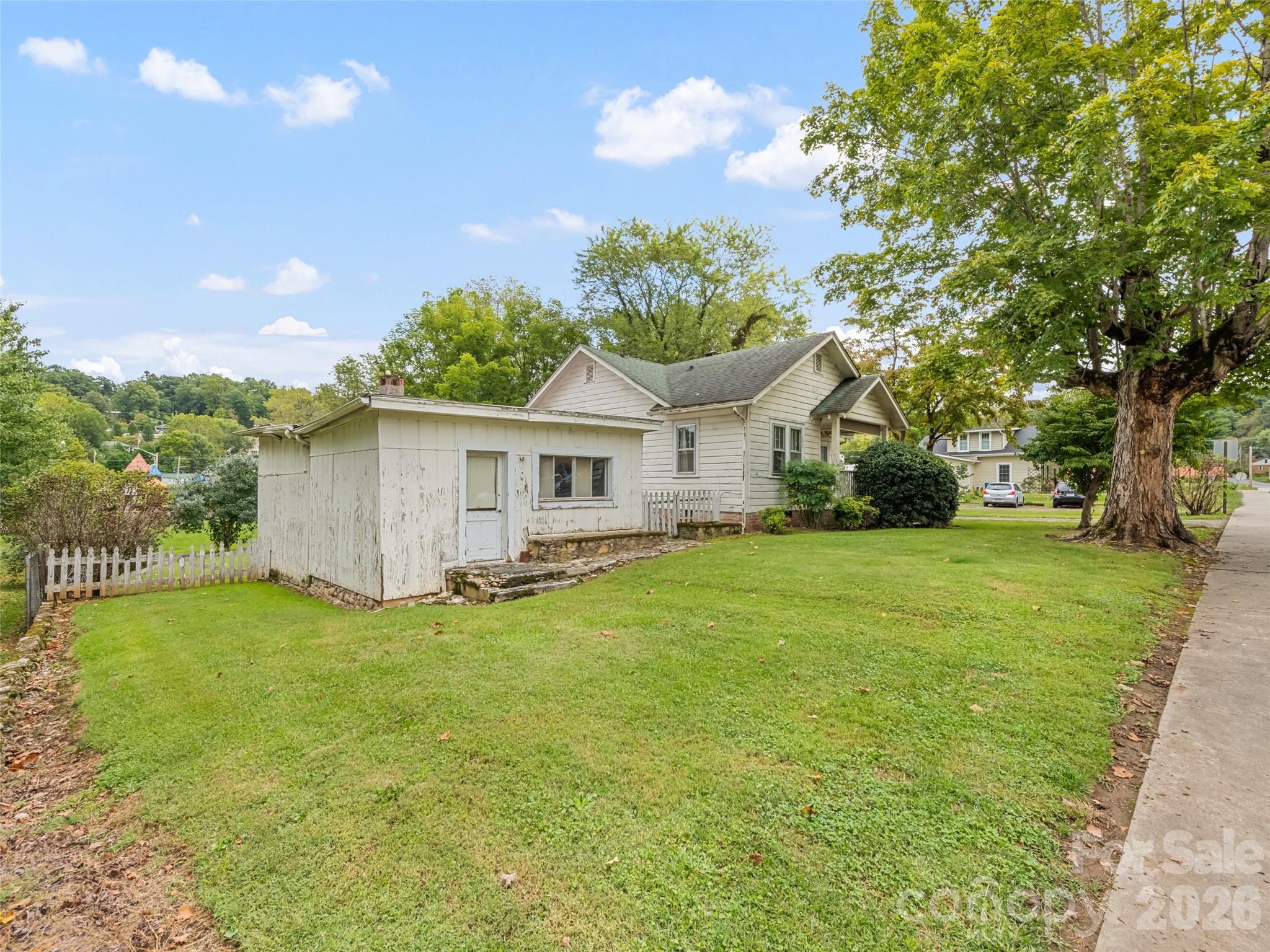 102 W Marshall Street Property Photo 4
