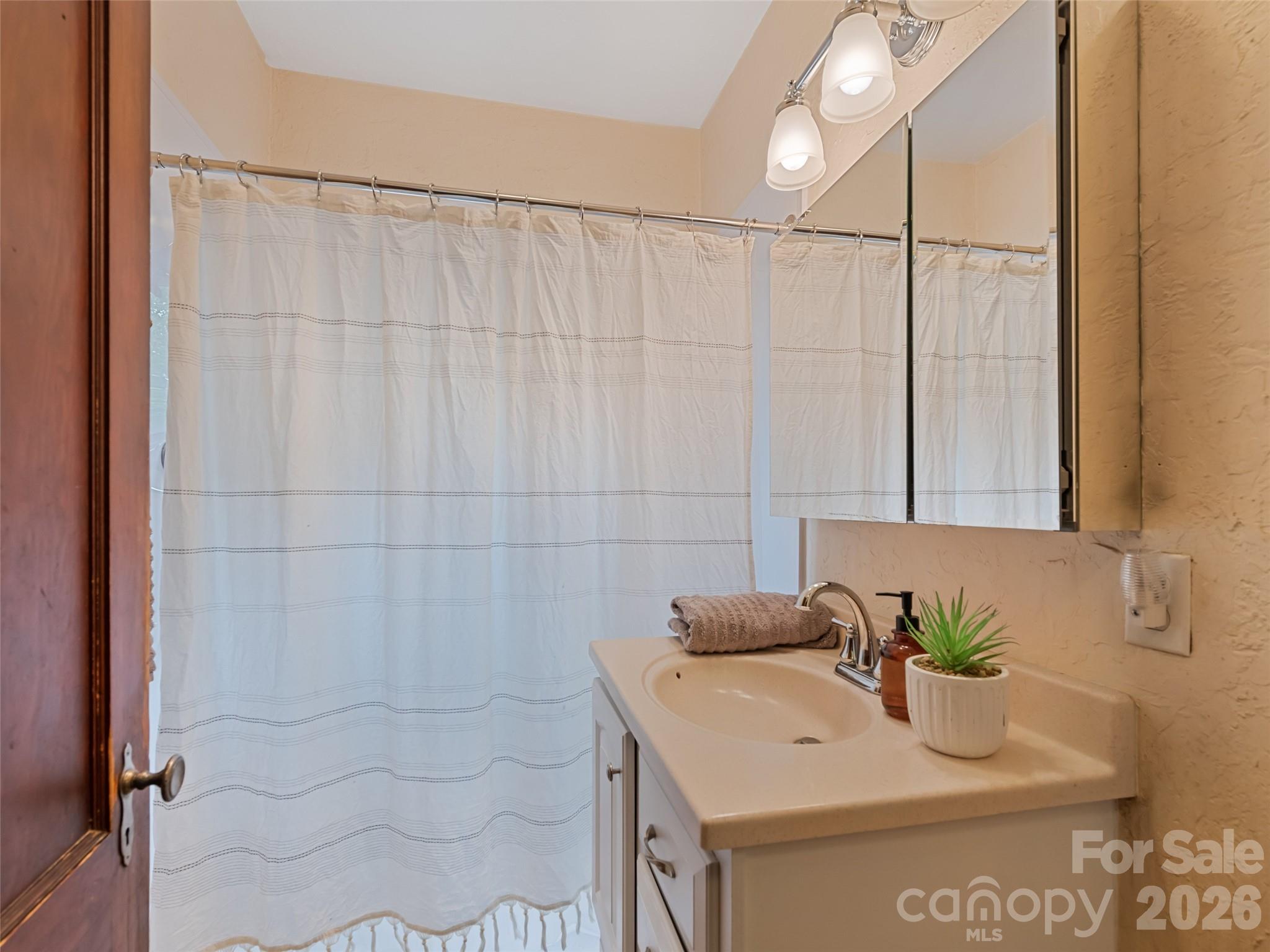 102 W Marshall Street Property Photo 24