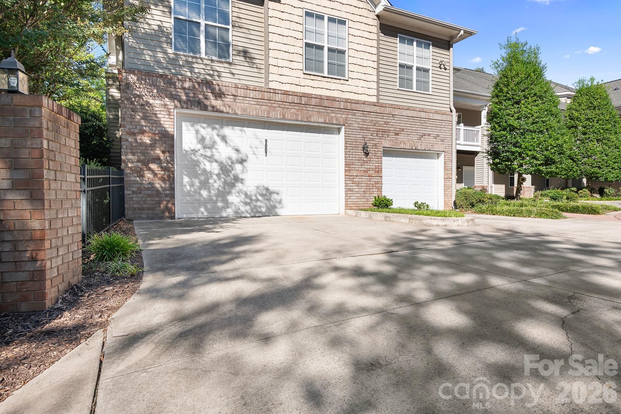 9007 Rosalyn Glen Road Property Photo 1
