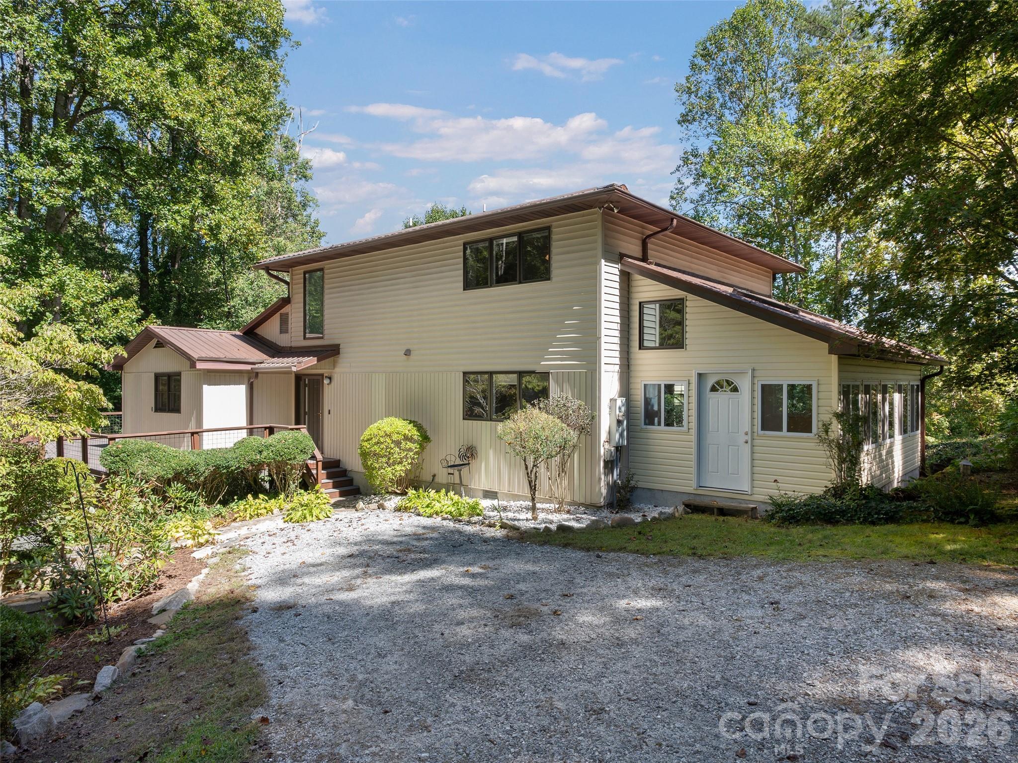 623 Owensby Road Property Photo 1