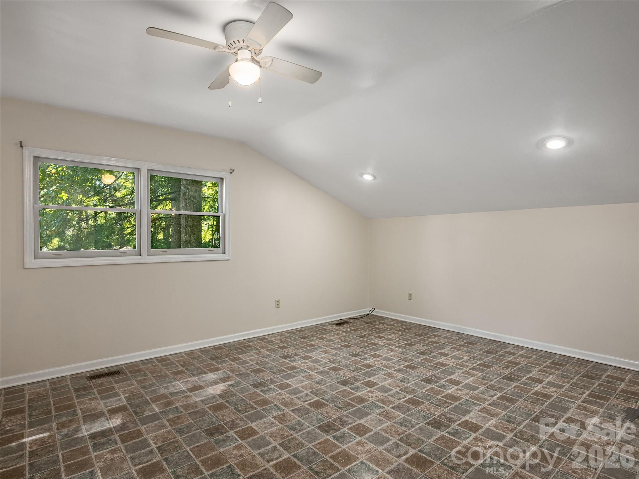 623 Owensby Road Property Photo 32
