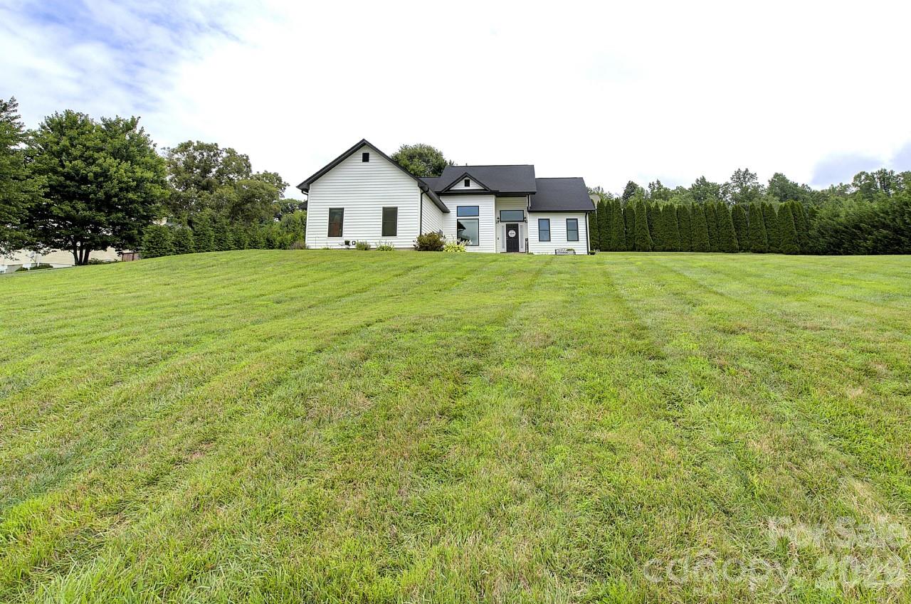 60 Golden Lane Property Photo 4